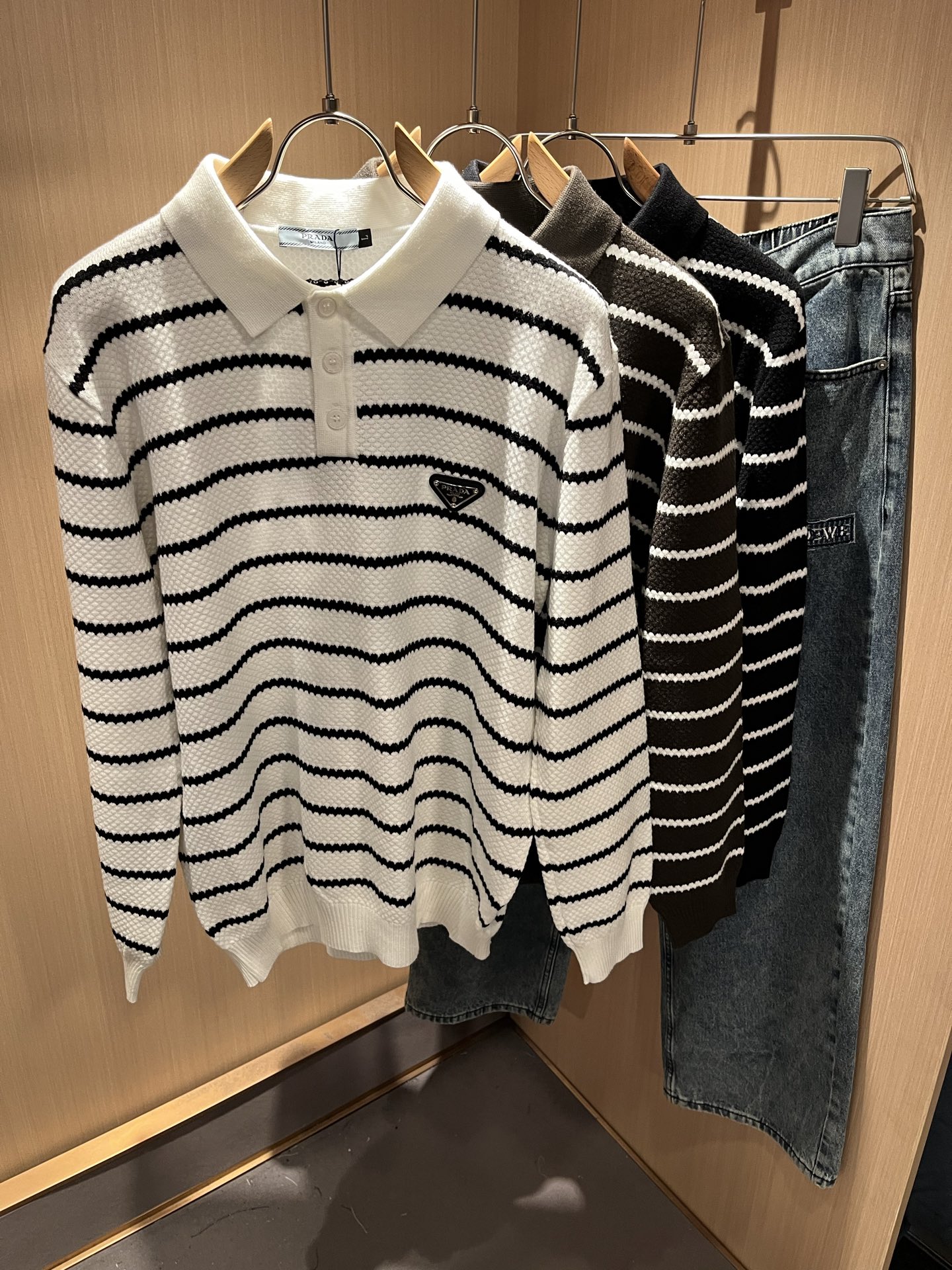 PRAD*A普*达2025秋冬新款男士针织羊毛衫，最新款全网独家首上！！~既经典有时尚百搭，谁不爱啊，将