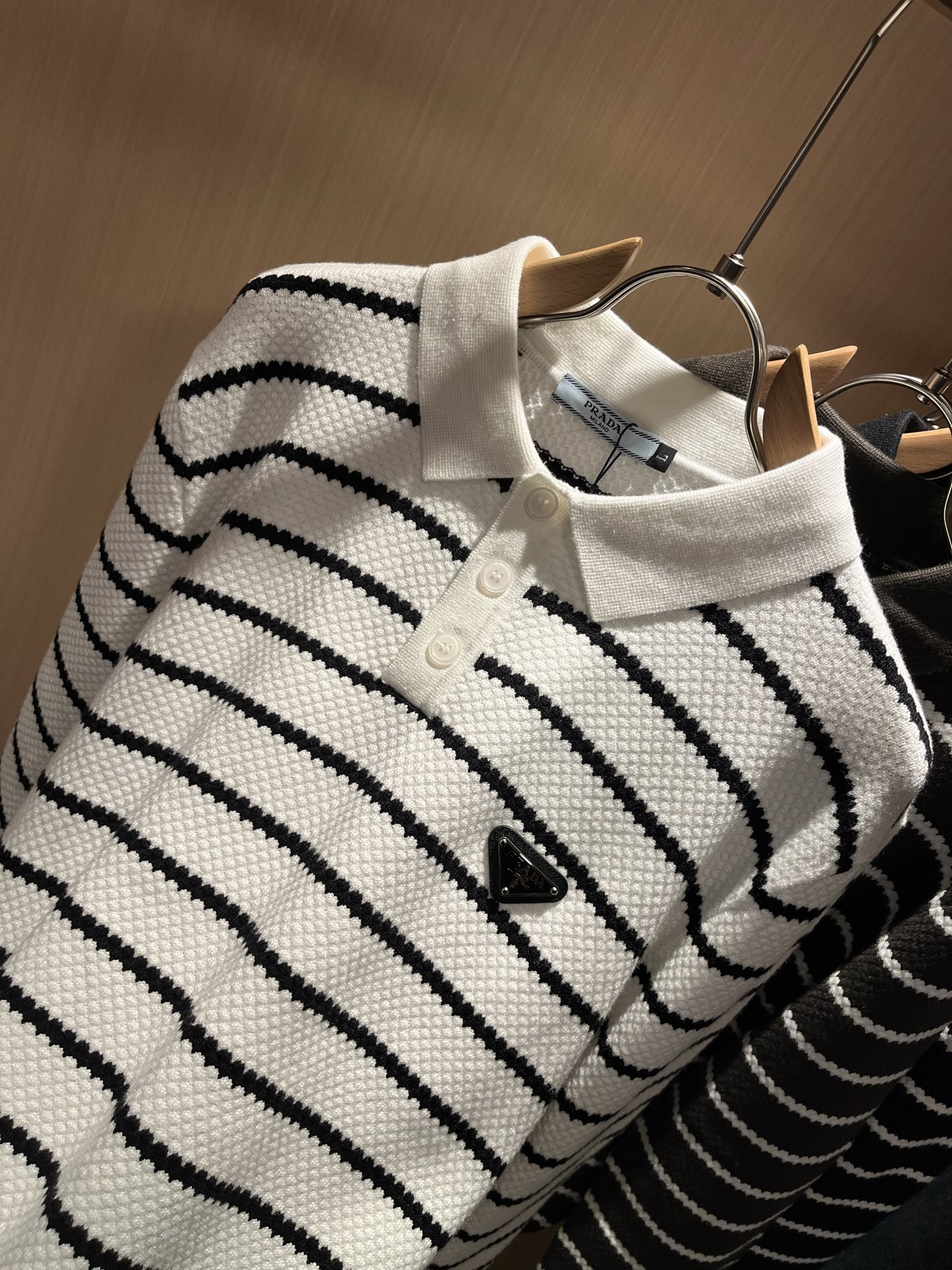 PRAD*A普*达2025秋冬新款男士针织羊毛衫，最新款全网独家首上！！~既经典有时尚百搭，谁不爱啊，将