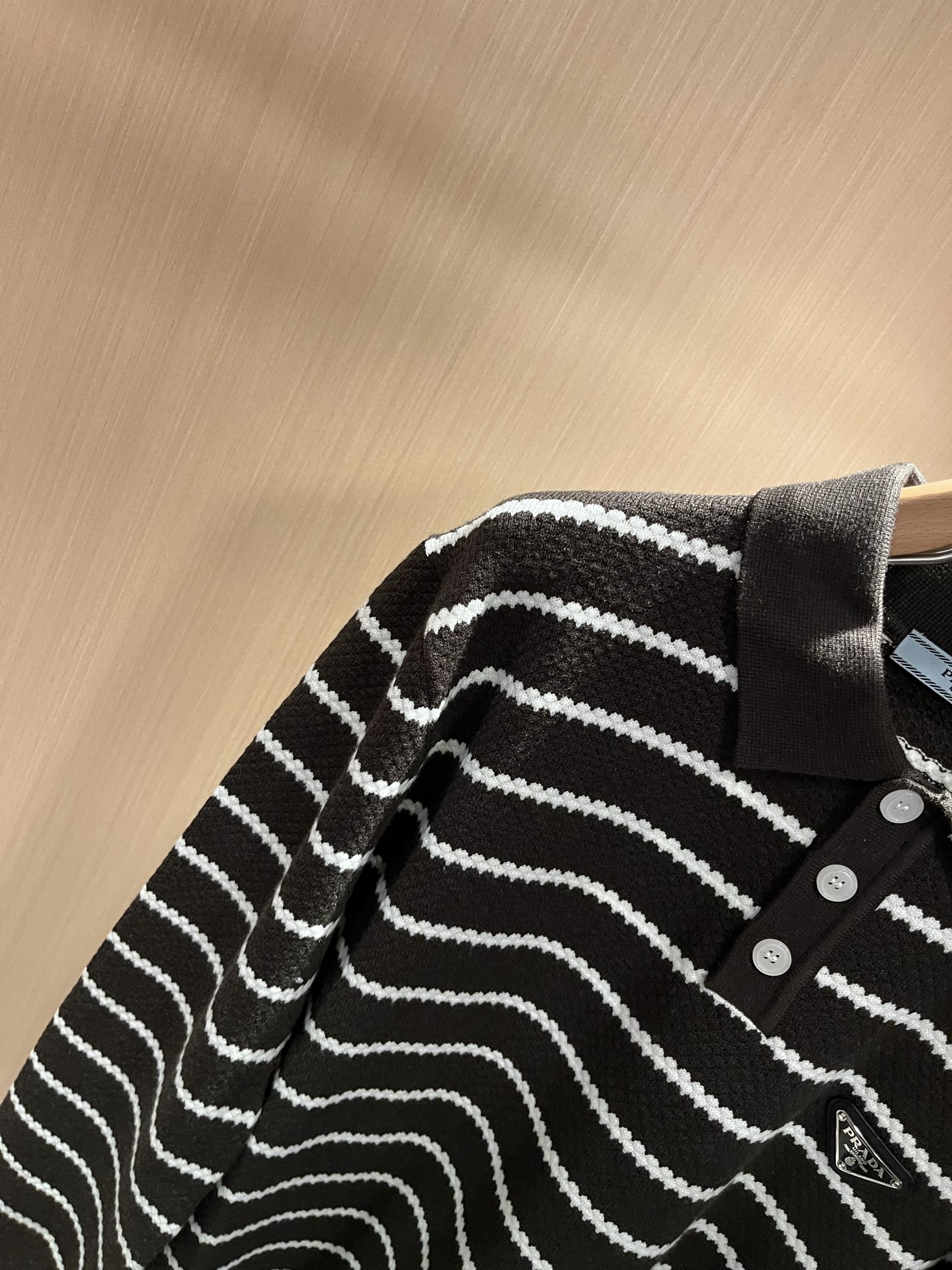 PRAD*A普*达2025秋冬新款男士针织羊毛衫，最新款全网独家首上！！~既经典有时尚百搭，谁不爱啊，将