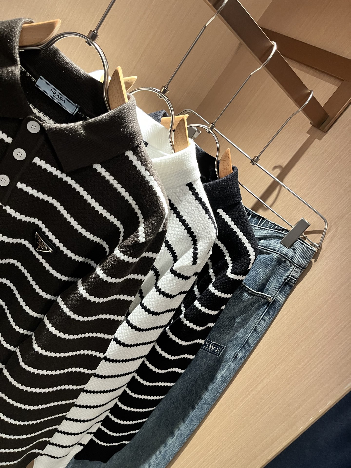 PRAD*A普*达2025秋冬新款男士针织羊毛衫，最新款全网独家首上！！~既经典有时尚百搭，谁不爱啊，将