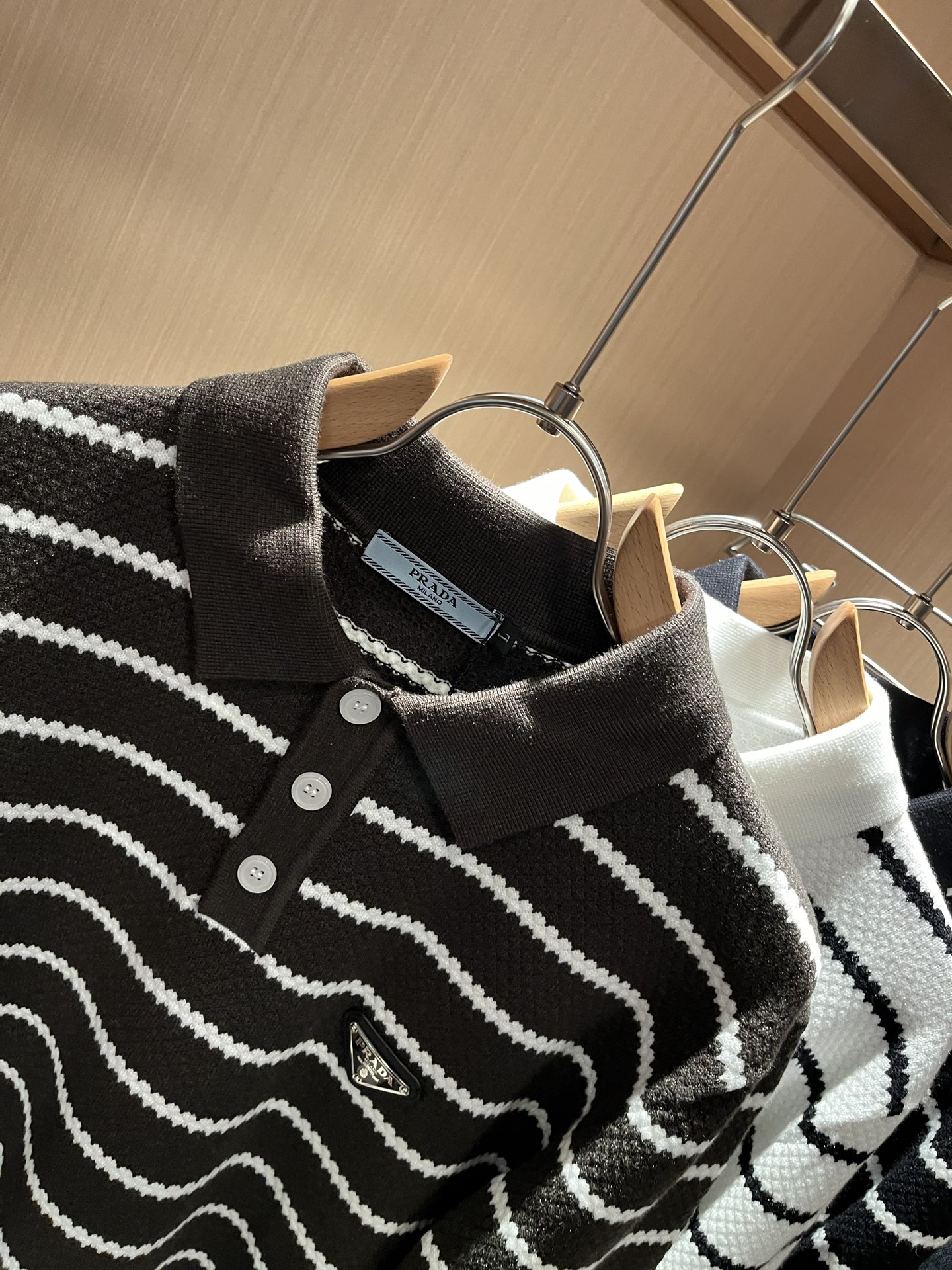 PRAD*A普*达2025秋冬新款男士针织羊毛衫，最新款全网独家首上！！~既经典有时尚百搭，谁不爱啊，将