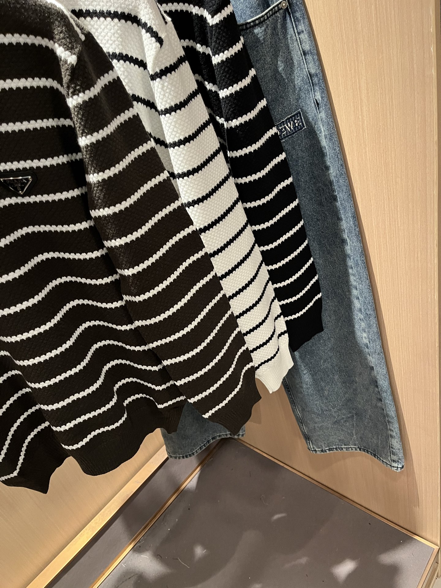 PRAD*A普*达2025秋冬新款男士针织羊毛衫，最新款全网独家首上！！~既经典有时尚百搭，谁不爱啊，将