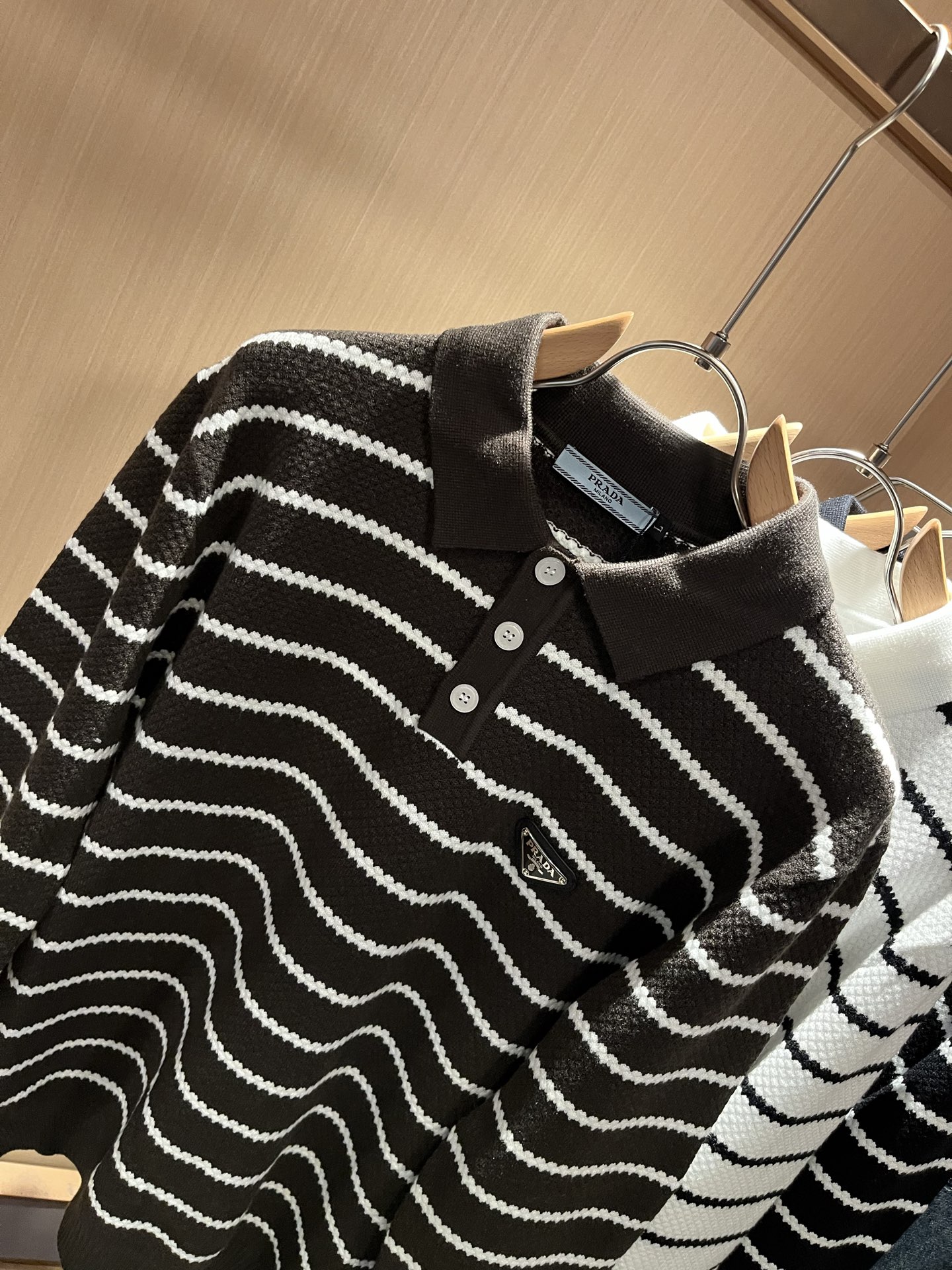 PRAD*A普*达2025秋冬新款男士针织羊毛衫，最新款全网独家首上！！~既经典有时尚百搭，谁不爱啊，将