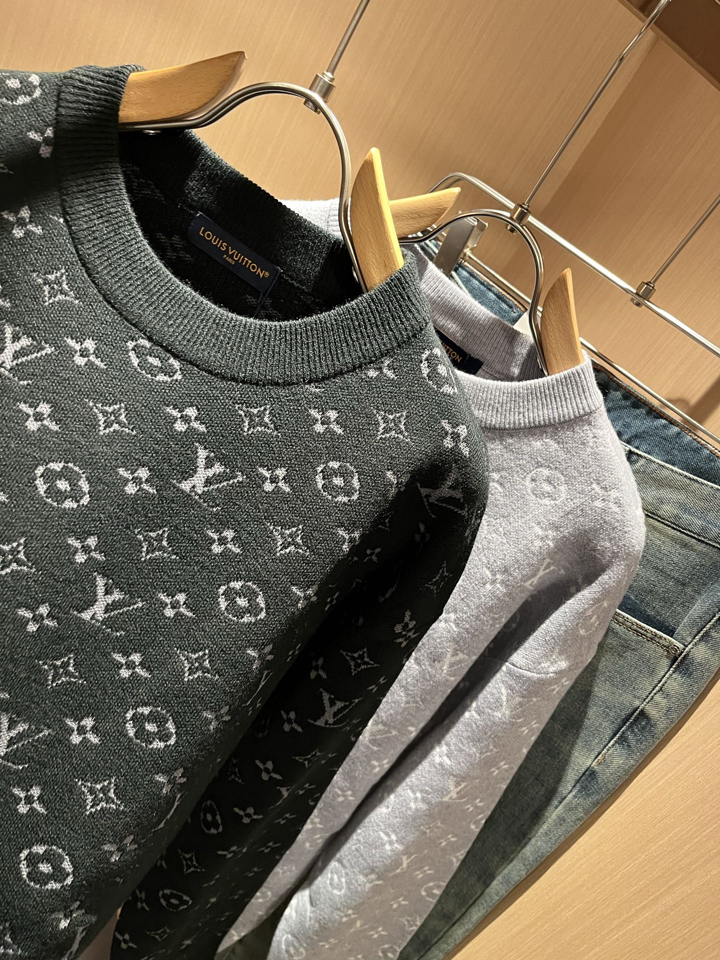 Louis Vuit*on 2025秋冬路易家族轻奢Monogram钩织针织羊毛衫！男女同款👫装饰！ 路