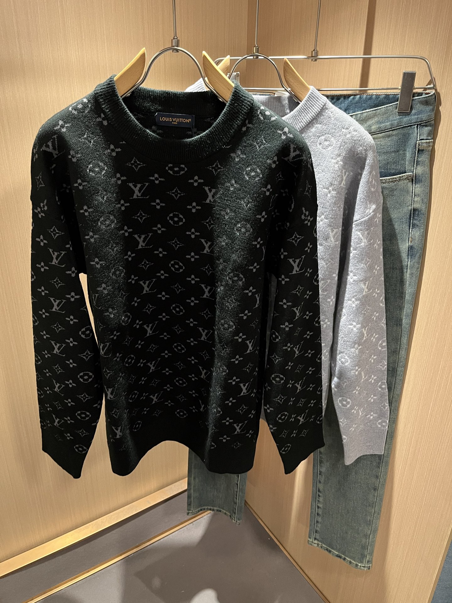 Louis Vuit*on 2025秋冬路易家族轻奢Monogram钩织针织羊毛衫！男女同款👫装饰！ 路