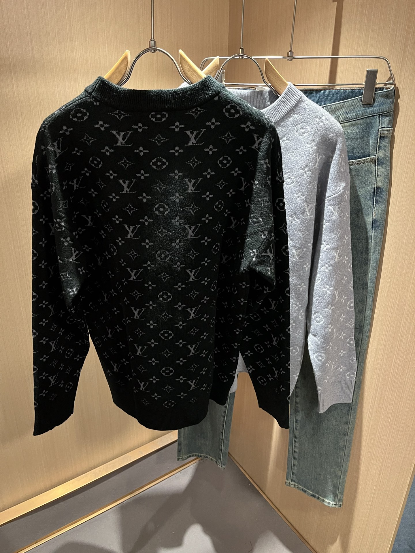 Louis Vuit*on 2025秋冬路易家族轻奢Monogram钩织针织羊毛衫！男女同款👫装饰！ 路