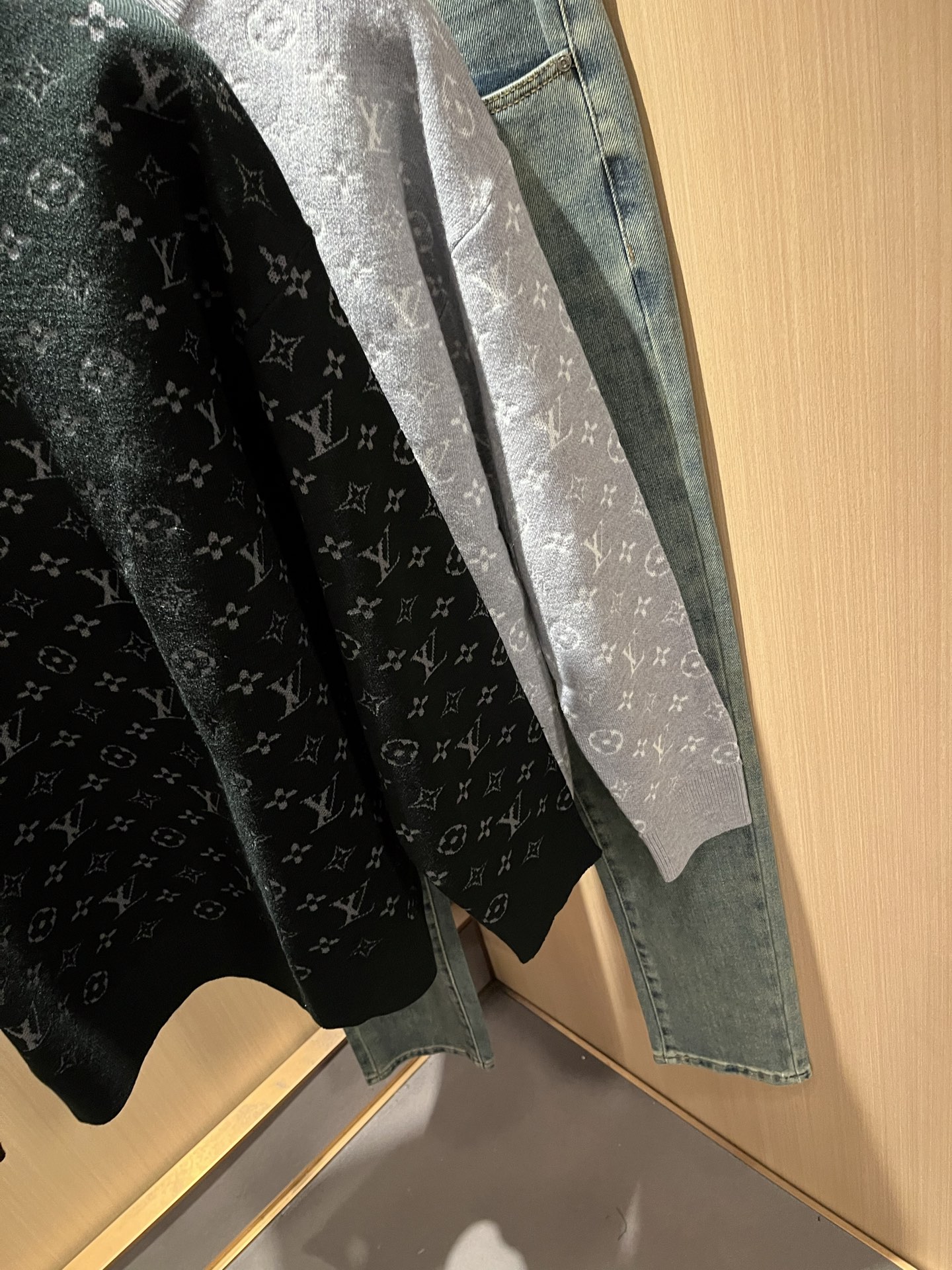 Louis Vuit*on 2025秋冬路易家族轻奢Monogram钩织针织羊毛衫！男女同款👫装饰！ 路