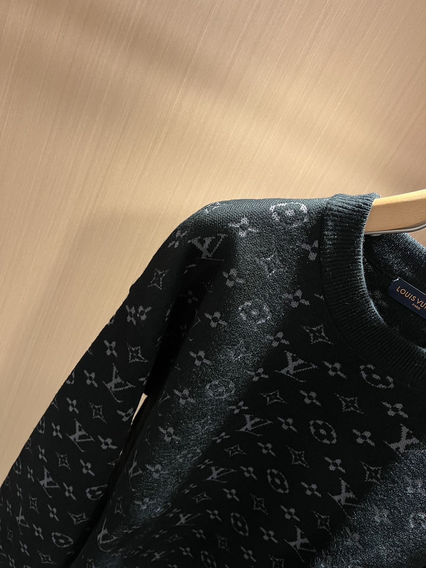 Louis Vuit*on 2025秋冬路易家族轻奢Monogram钩织针织羊毛衫！男女同款👫装饰！ 路