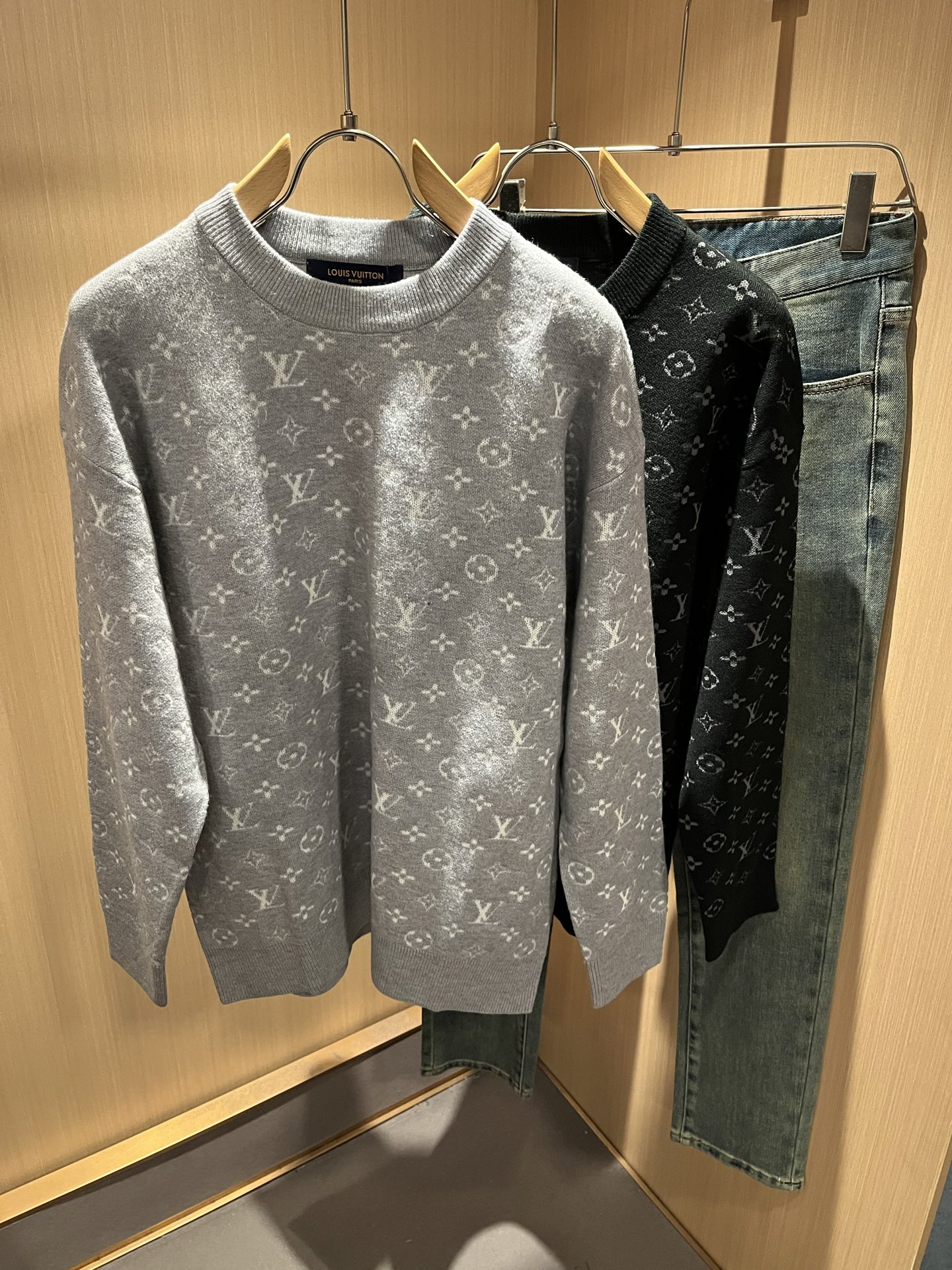 Louis Vuit*on 2025秋冬路易家族轻奢Monogram钩织针织羊毛衫！男女同款👫装饰！ 路