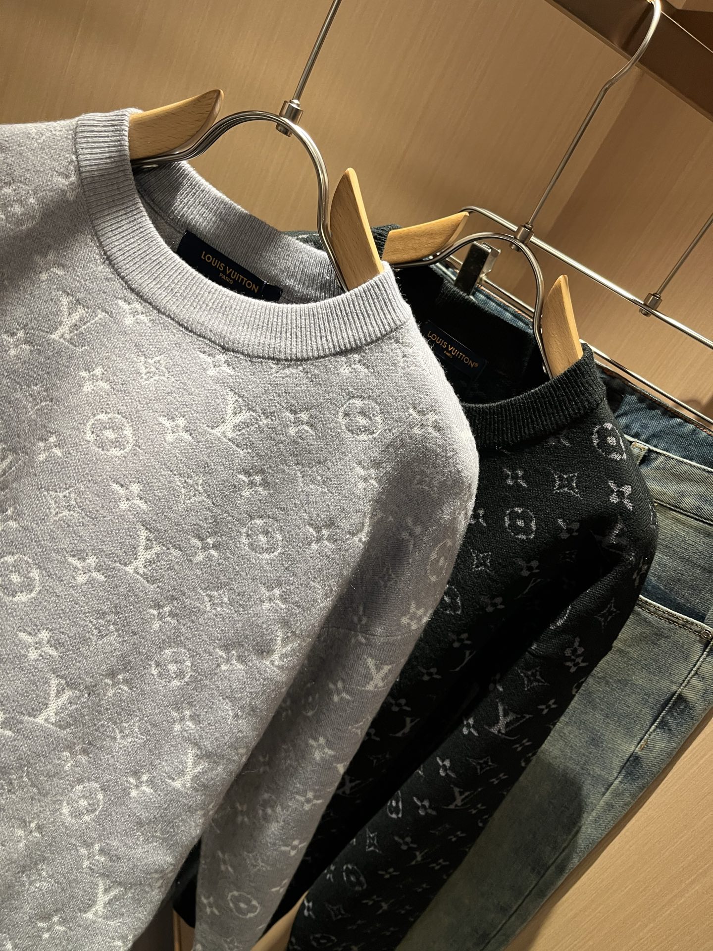 Louis Vuit*on 2025秋冬路易家族轻奢Monogram钩织针织羊毛衫！男女同款👫装饰！ 路