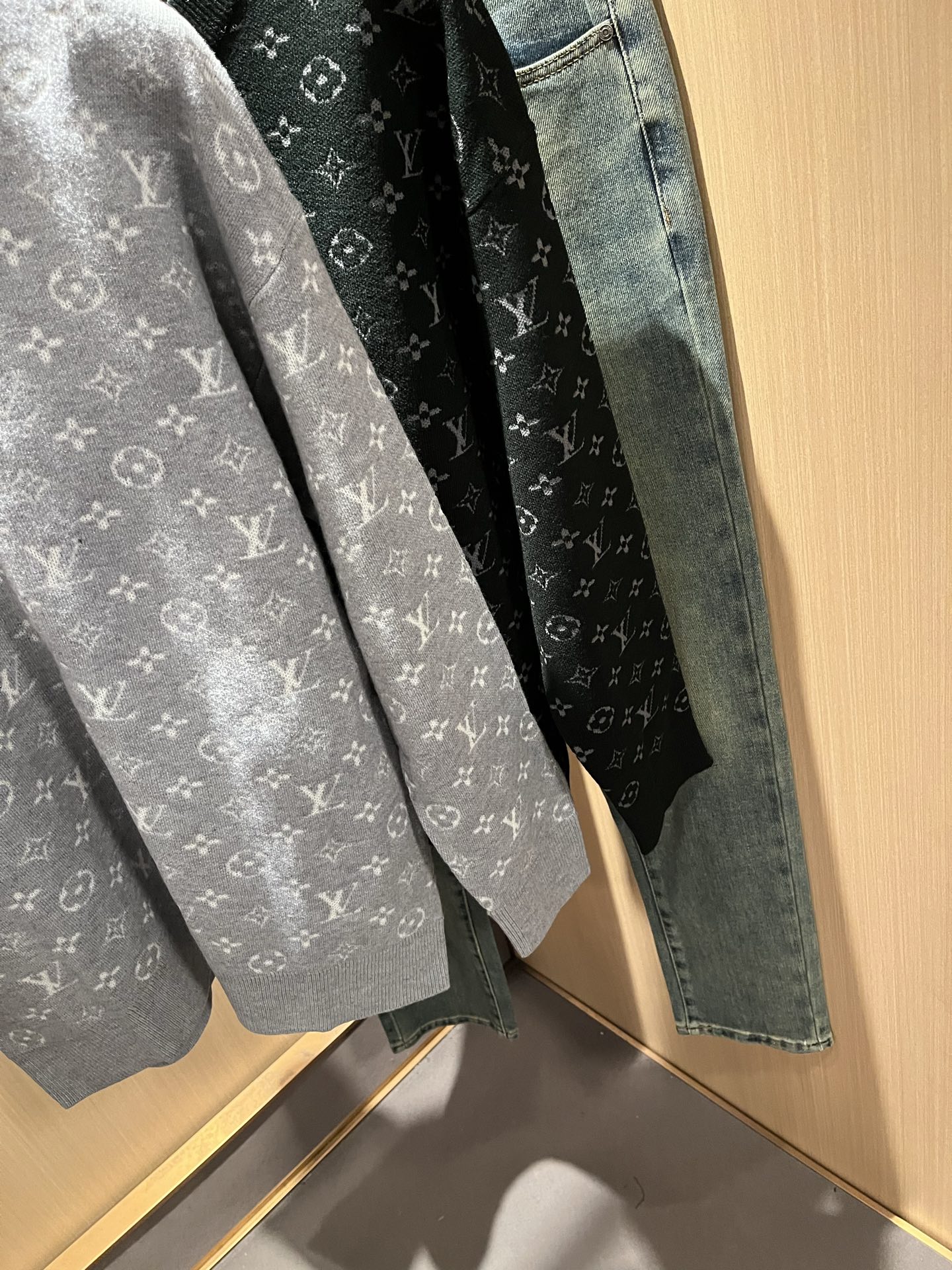 Louis Vuit*on 2025秋冬路易家族轻奢Monogram钩织针织羊毛衫！男女同款👫装饰！ 路