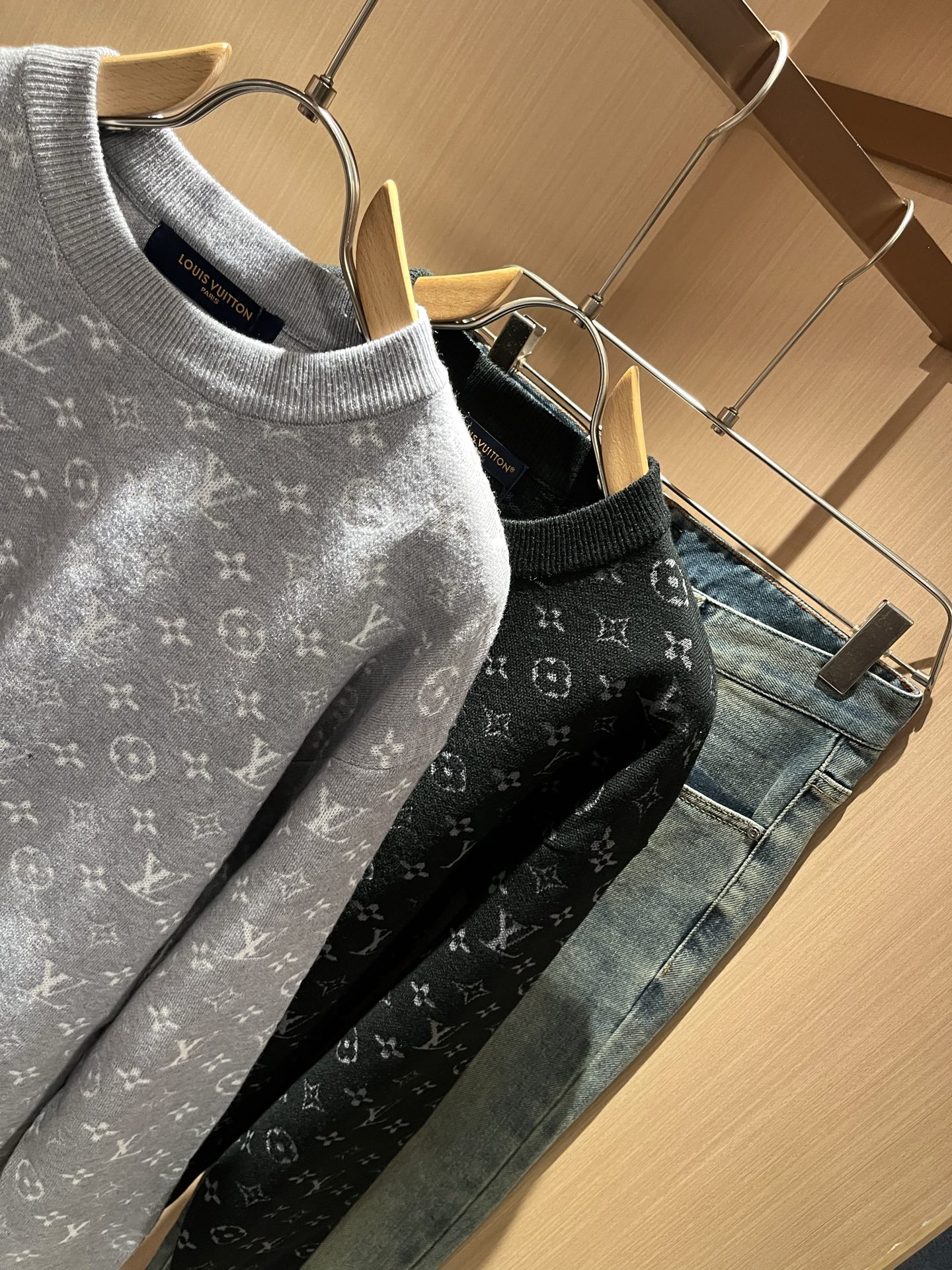 Louis Vuit*on 2025秋冬路易家族轻奢Monogram钩织针织羊毛衫！男女同款👫装饰！ 路