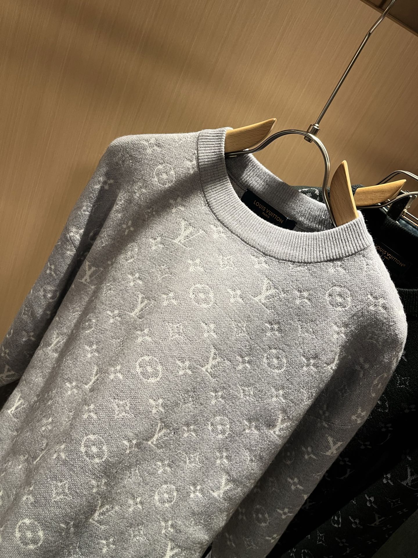 Louis Vuit*on 2025秋冬路易家族轻奢Monogram钩织针织羊毛衫！男女同款👫装饰！ 路