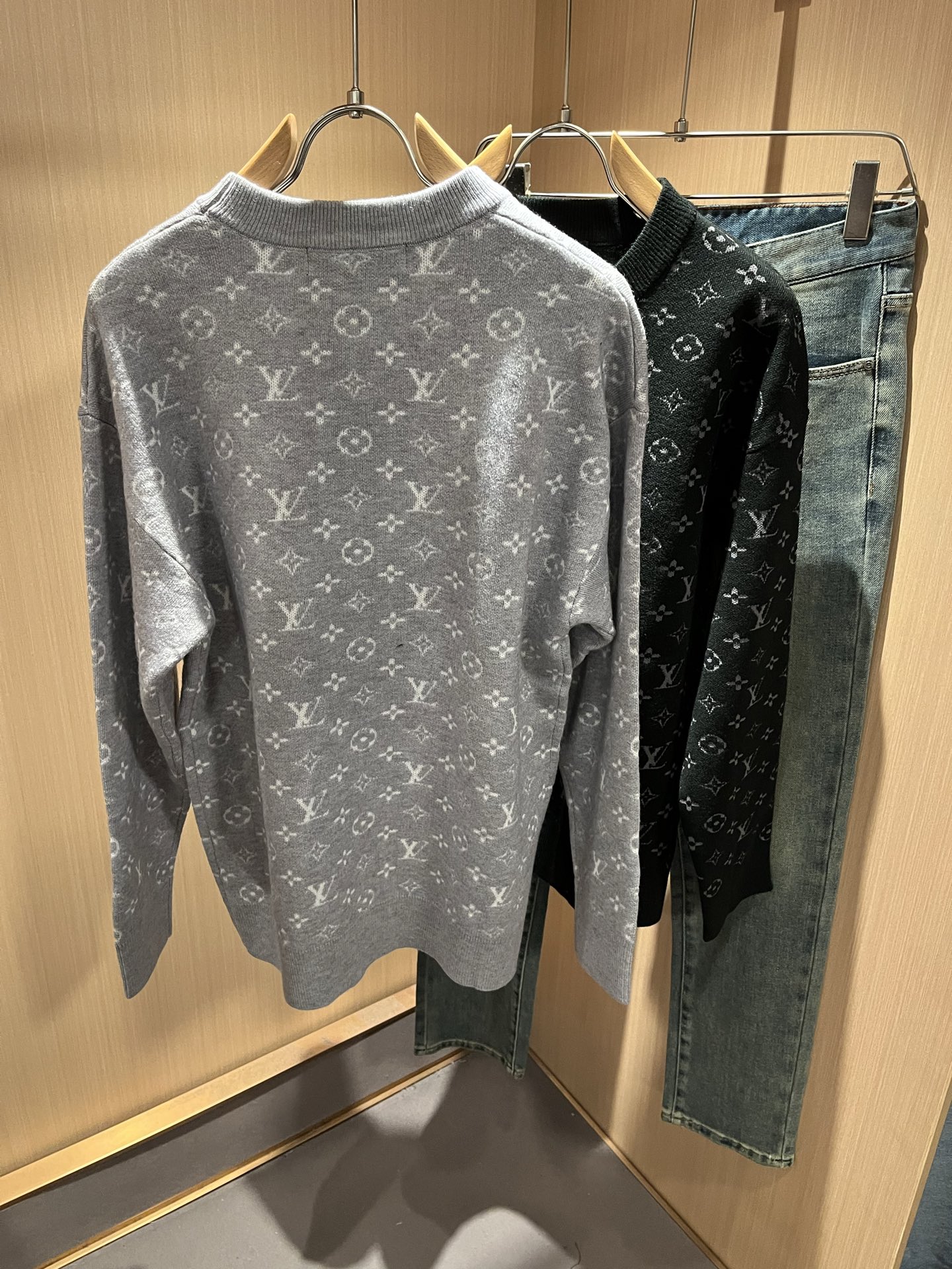 Louis Vuit*on 2025秋冬路易家族轻奢Monogram钩织针织羊毛衫！男女同款👫装饰！ 路