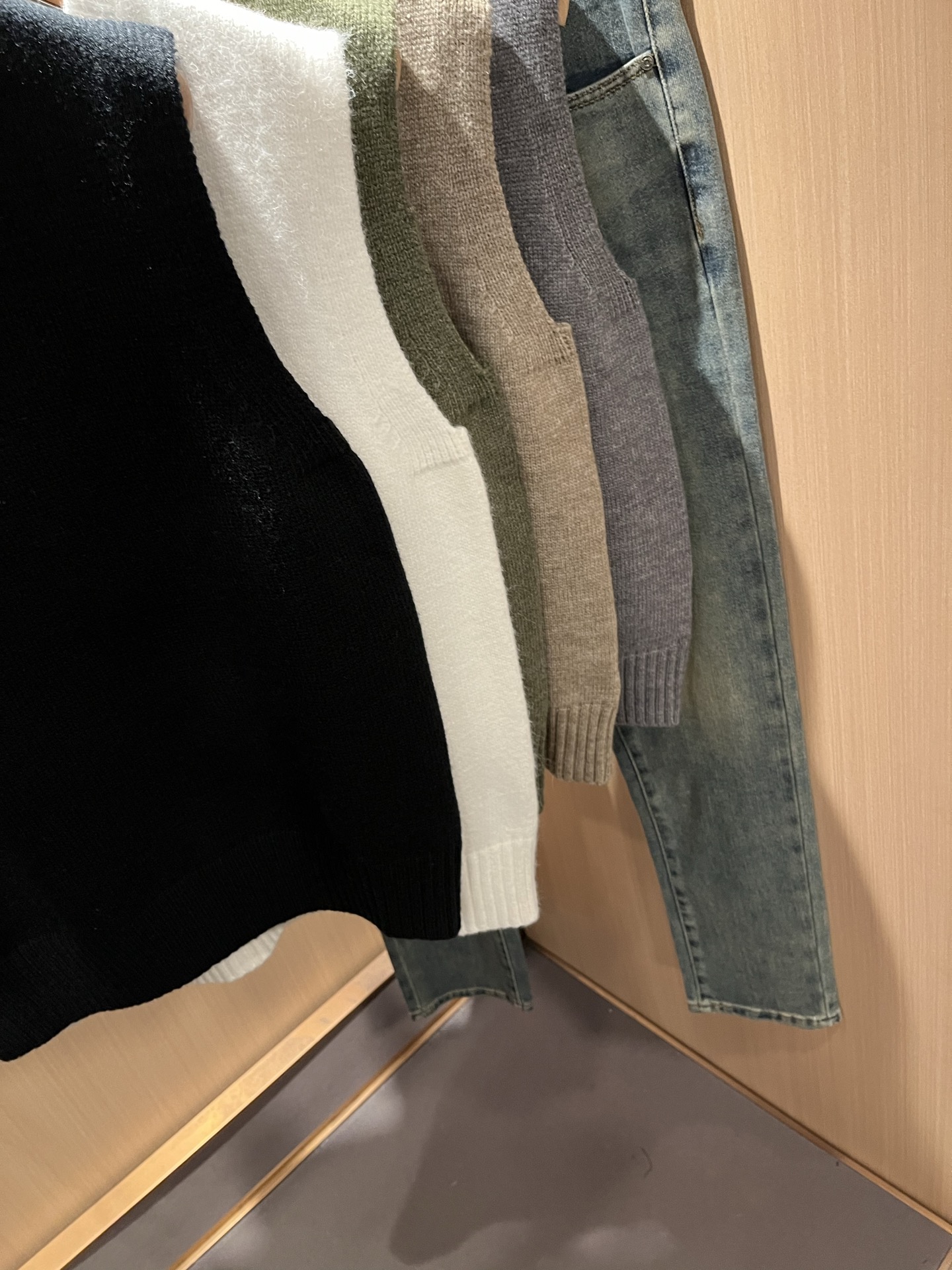 Loro Piana诺悠翩雅 2025秋冬男士最新的贸易订单针织马甲，全品相！！上身舒适透气，不僵硬，整