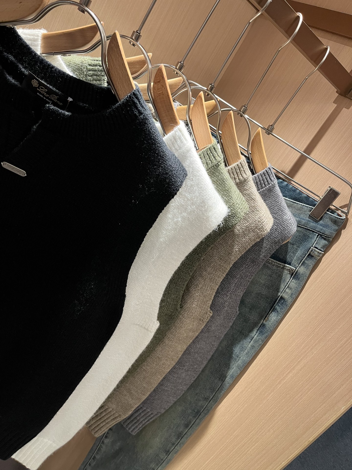 Loro Piana诺悠翩雅 2025秋冬男士最新的贸易订单针织马甲，全品相！！上身舒适透气，不僵硬，整