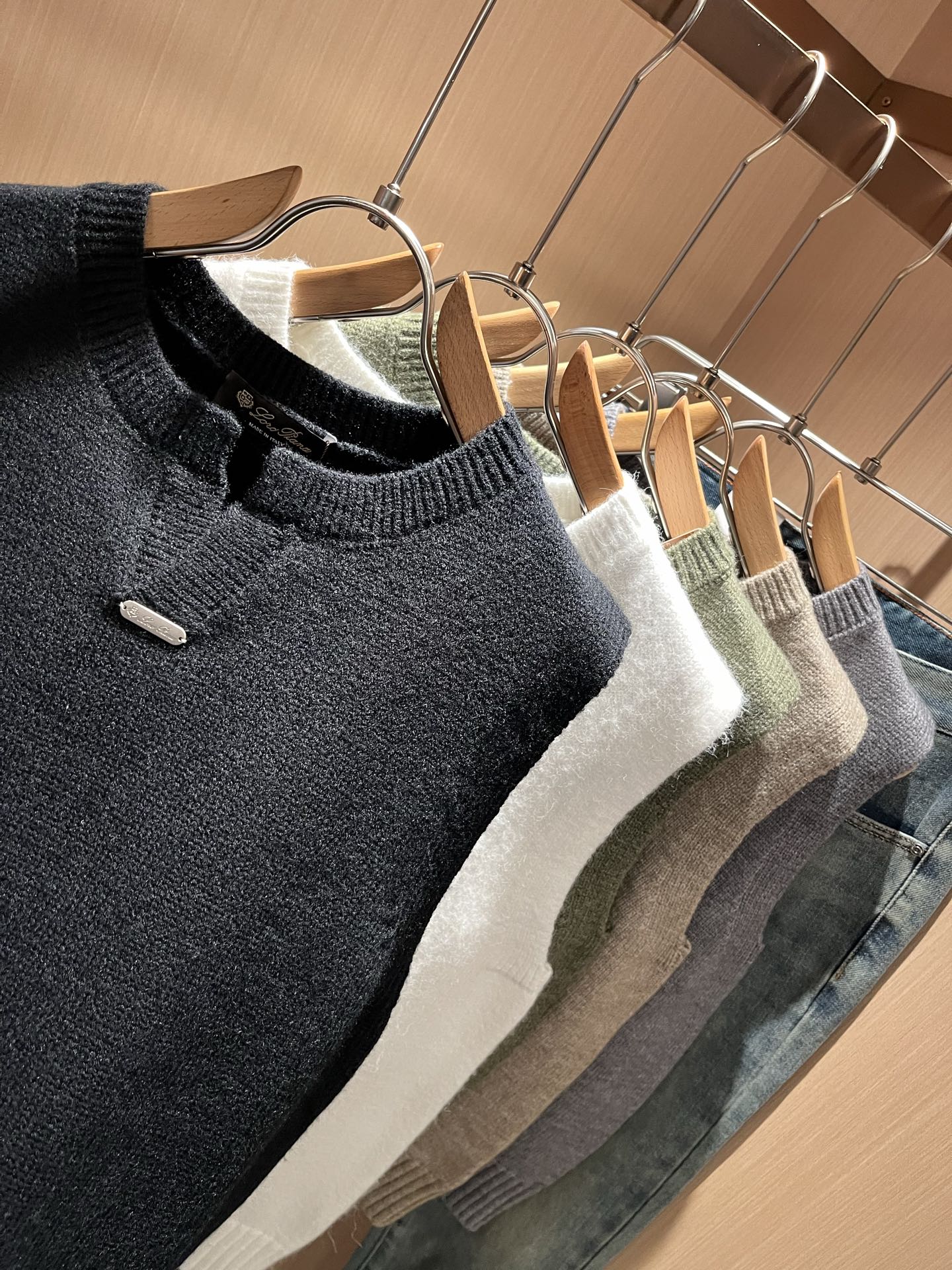 Loro Piana诺悠翩雅 2025秋冬男士最新的贸易订单针织马甲，全品相！！上身舒适透气，不僵硬，整