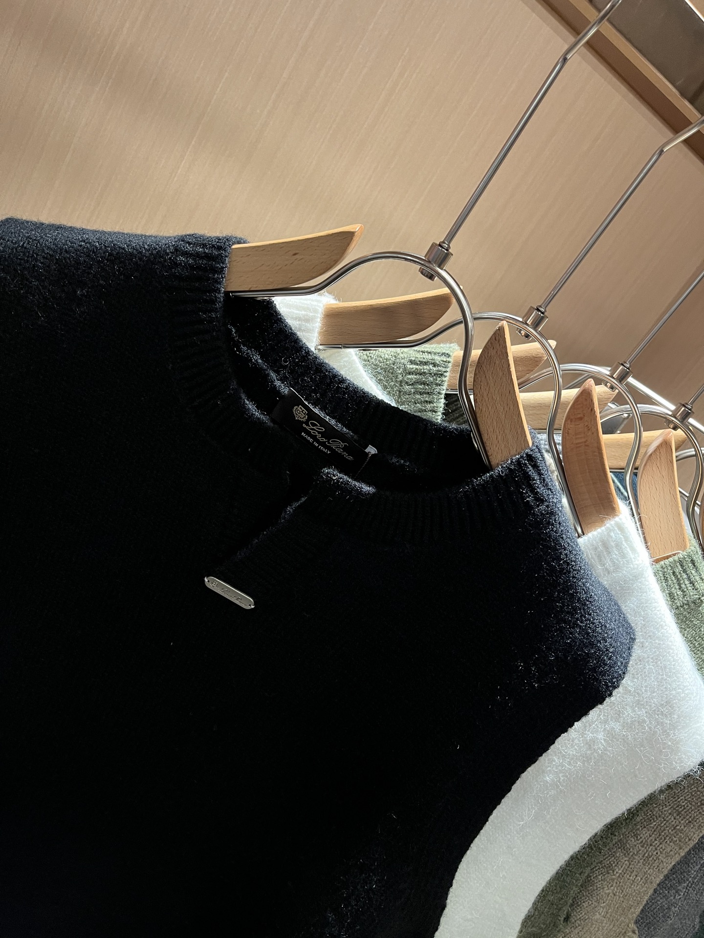 Loro Piana诺悠翩雅 2025秋冬男士最新的贸易订单针织马甲，全品相！！上身舒适透气，不僵硬，整