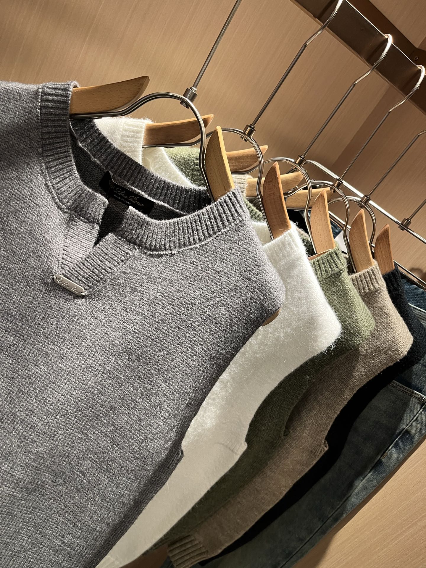 Loro Piana诺悠翩雅 2025秋冬男士最新的贸易订单针织马甲，全品相！！上身舒适透气，不僵硬，整