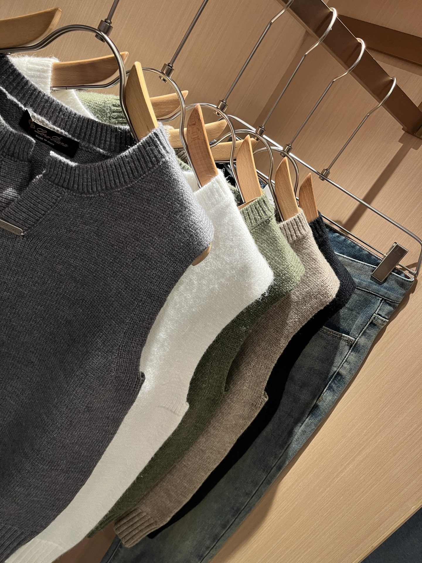 Loro Piana诺悠翩雅 2025秋冬男士最新的贸易订单针织马甲，全品相！！上身舒适透气，不僵硬，整