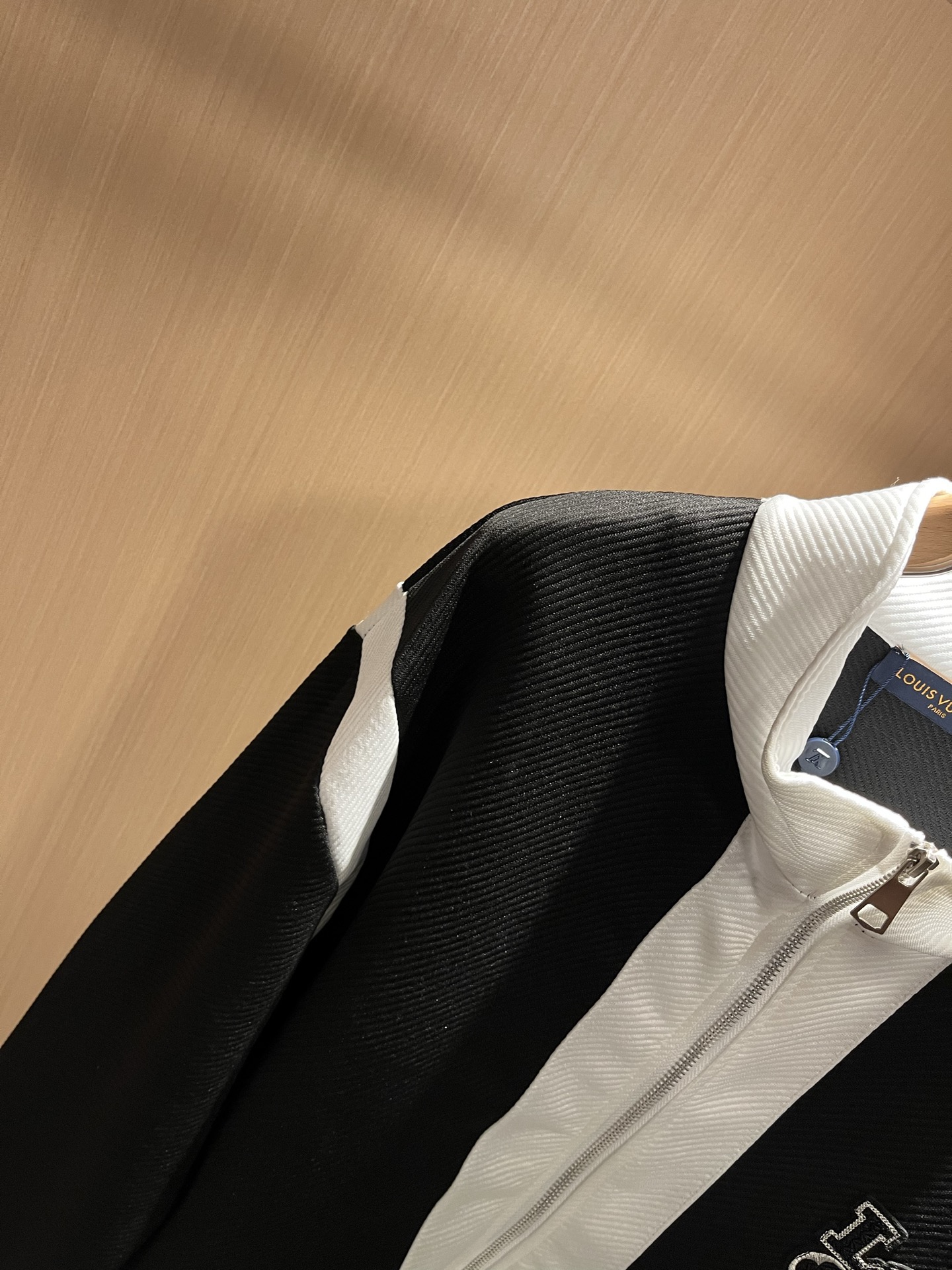 Louis Vuit*on 路易家族 2025秋冬新款套装，轻奢休闲套装，男女同款👫装饰！路易家族的新高