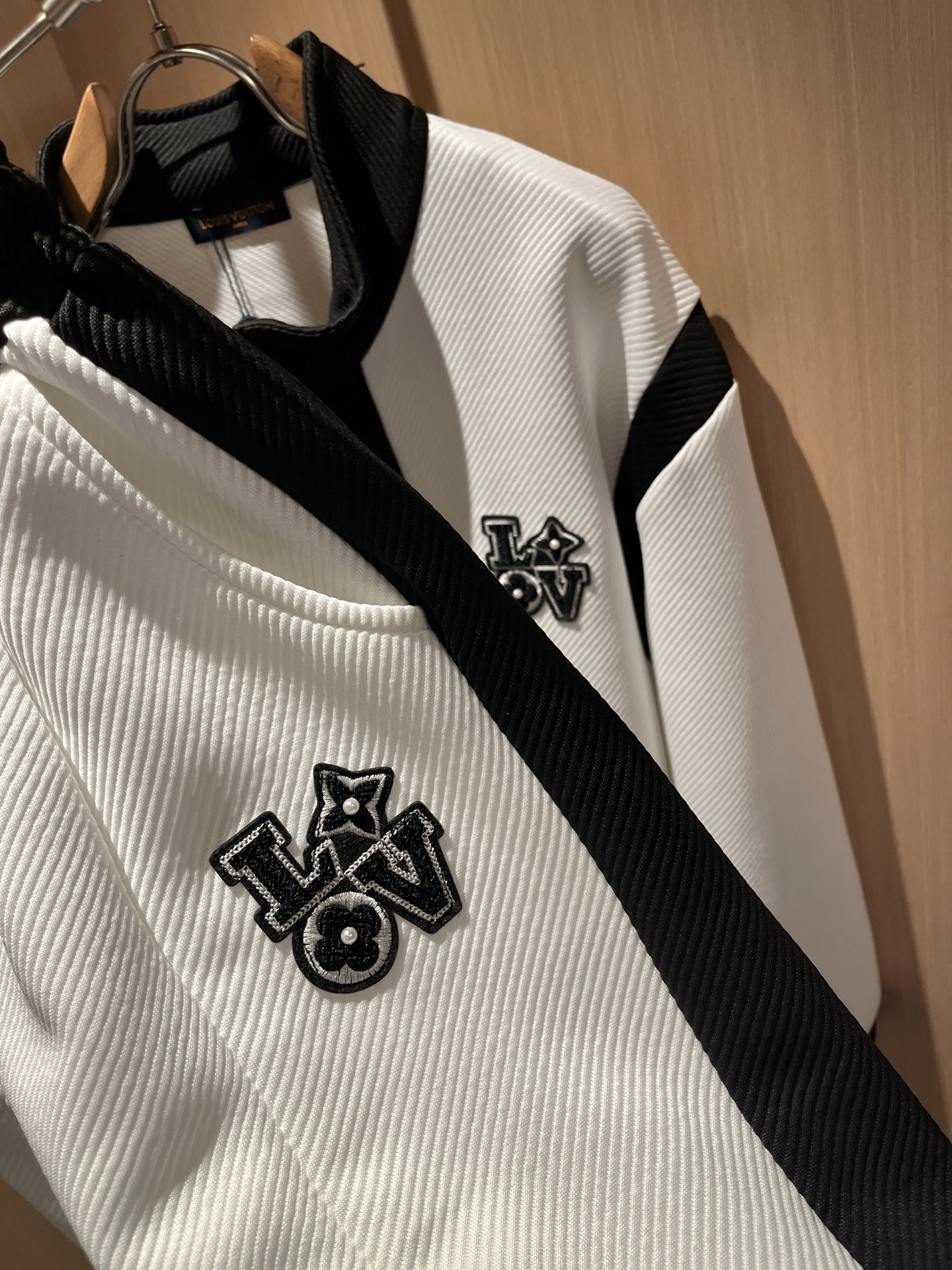 Louis Vuit*on 路易家族 2025秋冬新款套装，轻奢休闲套装，男女同款👫装饰！路易家族的新高