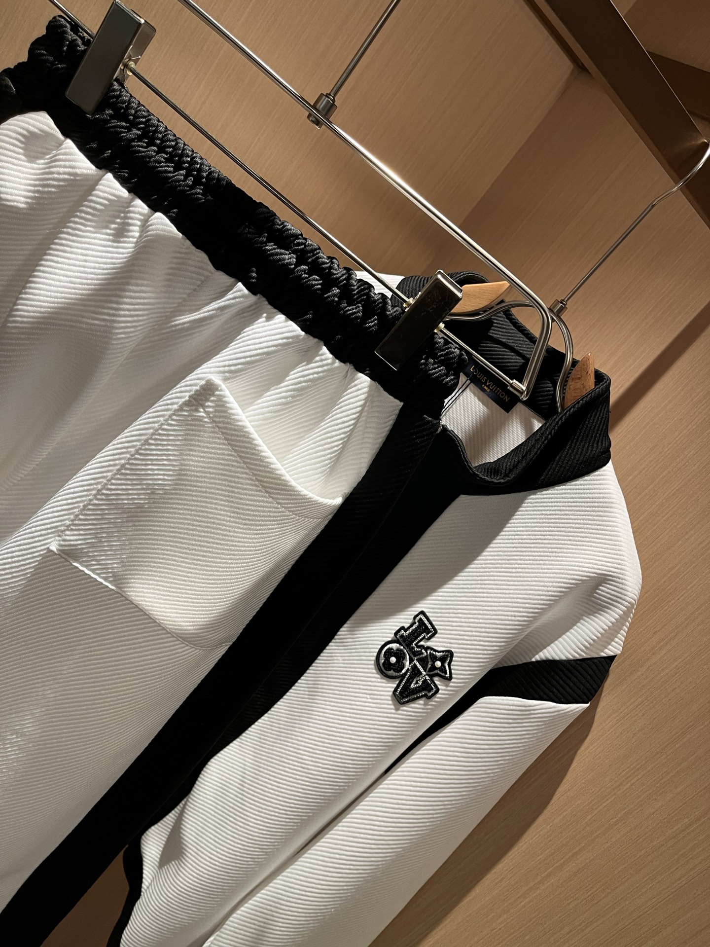 Louis Vuit*on 路易家族 2025秋冬新款套装，轻奢休闲套装，男女同款👫装饰！路易家族的新高