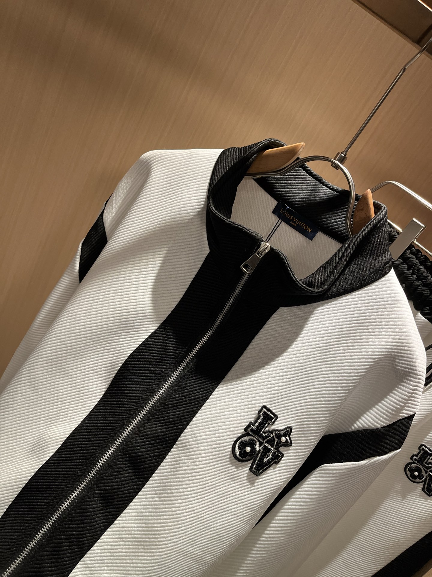 Louis Vuit*on 路易家族 2025秋冬新款套装，轻奢休闲套装，男女同款👫装饰！路易家族的新高