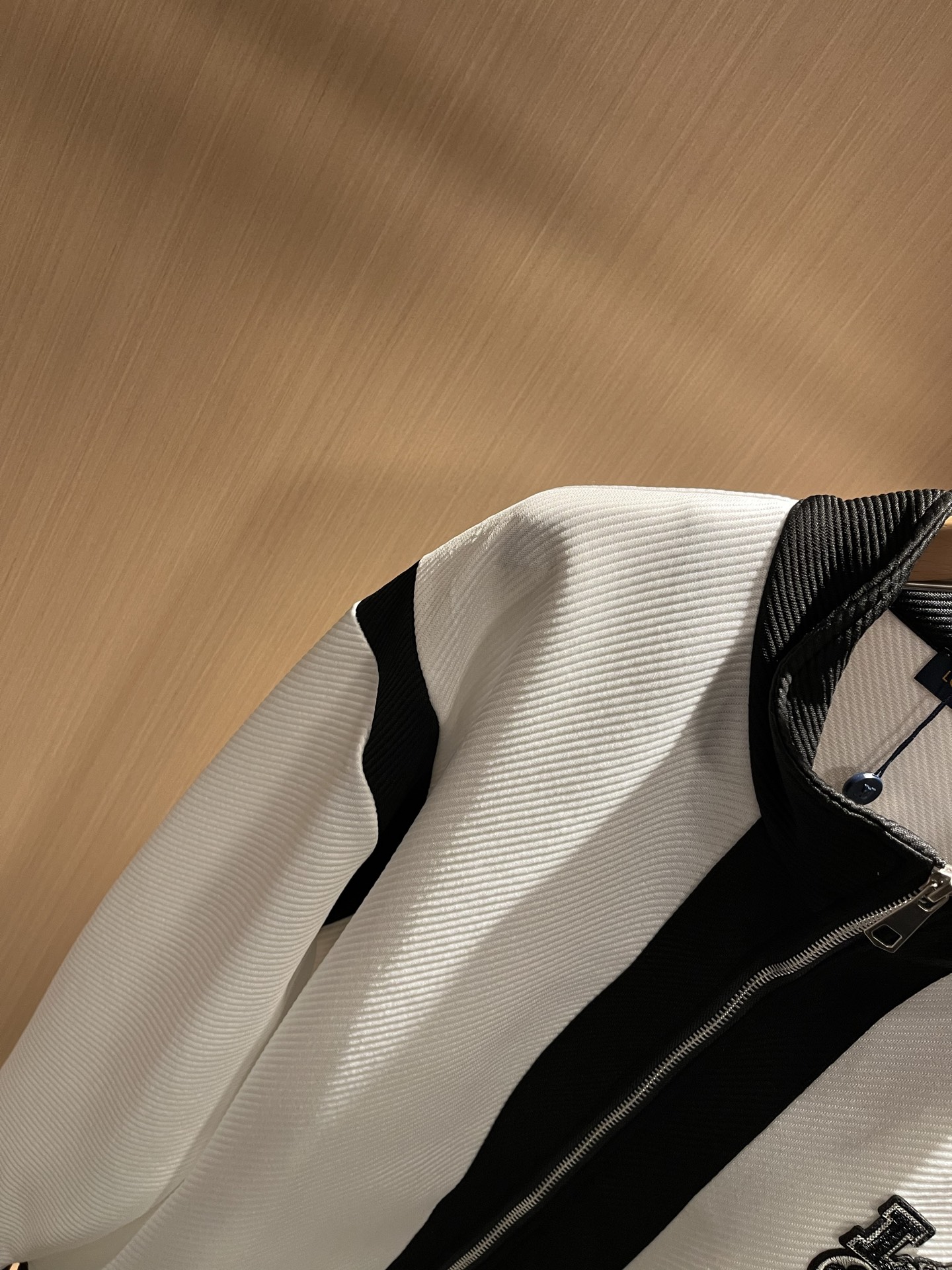 Louis Vuit*on 路易家族 2025秋冬新款套装，轻奢休闲套装，男女同款👫装饰！路易家族的新高