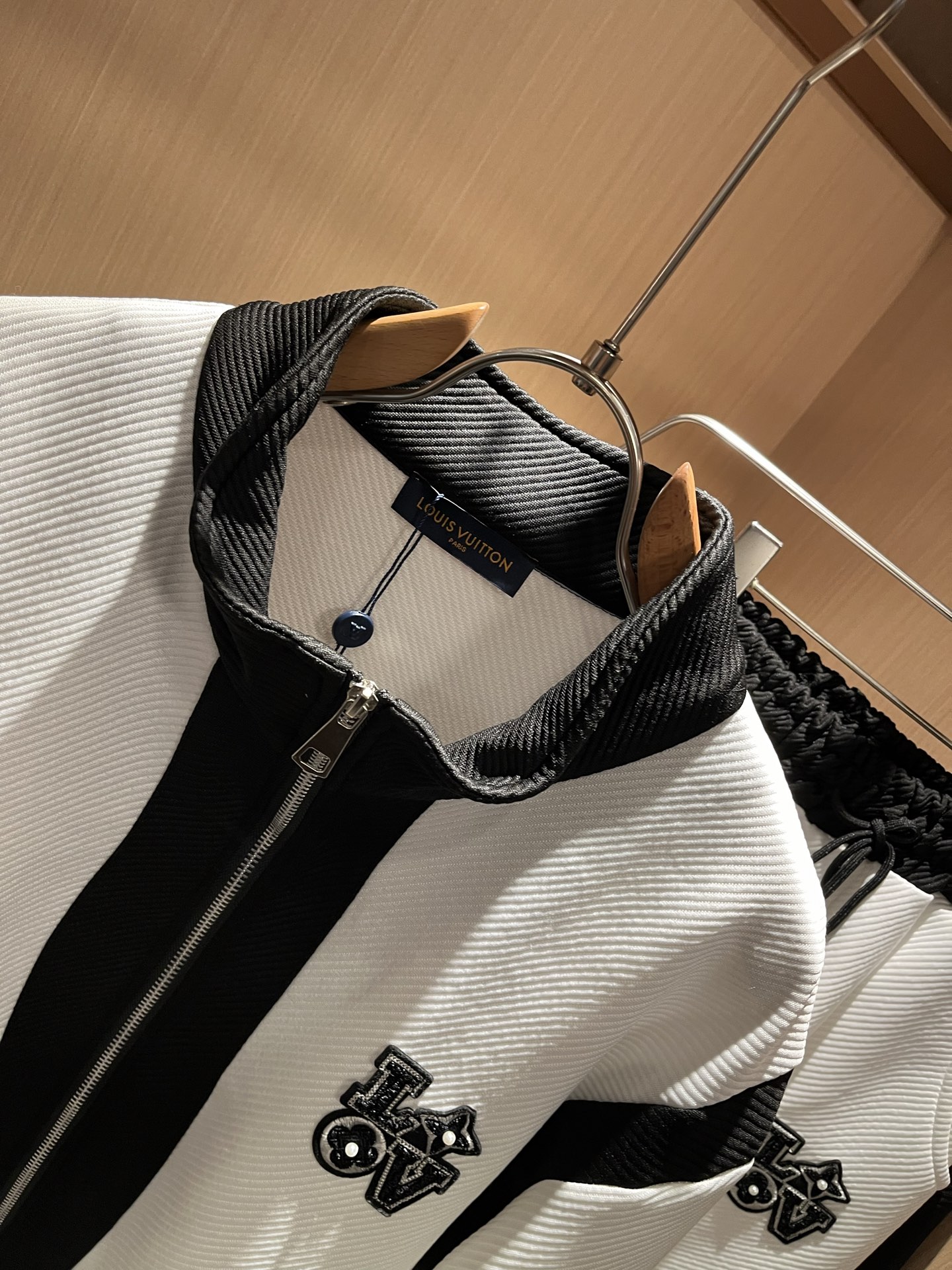 Louis Vuit*on 路易家族 2025秋冬新款套装，轻奢休闲套装，男女同款👫装饰！路易家族的新高