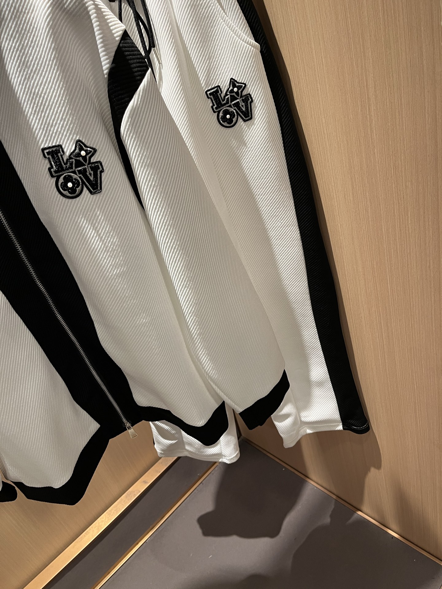 Louis Vuit*on 路易家族 2025秋冬新款套装，轻奢休闲套装，男女同款👫装饰！路易家族的新高