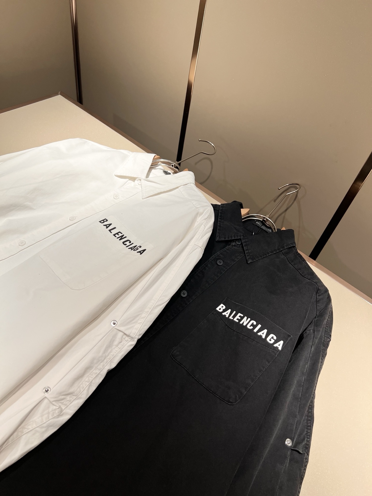 BALENCI*GA巴黎*家 2025秋冬新款男女同款👫衬衣，走秀图案印花时尚休闲衬衣，标志logo图案