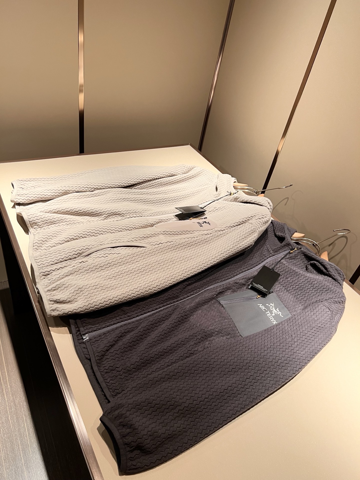 ARCTER*X始*祖鸟 2025秋冬新款男女同款👫夹克外套，户外品牌可能大家第一想到的就是加拿大鹅、始