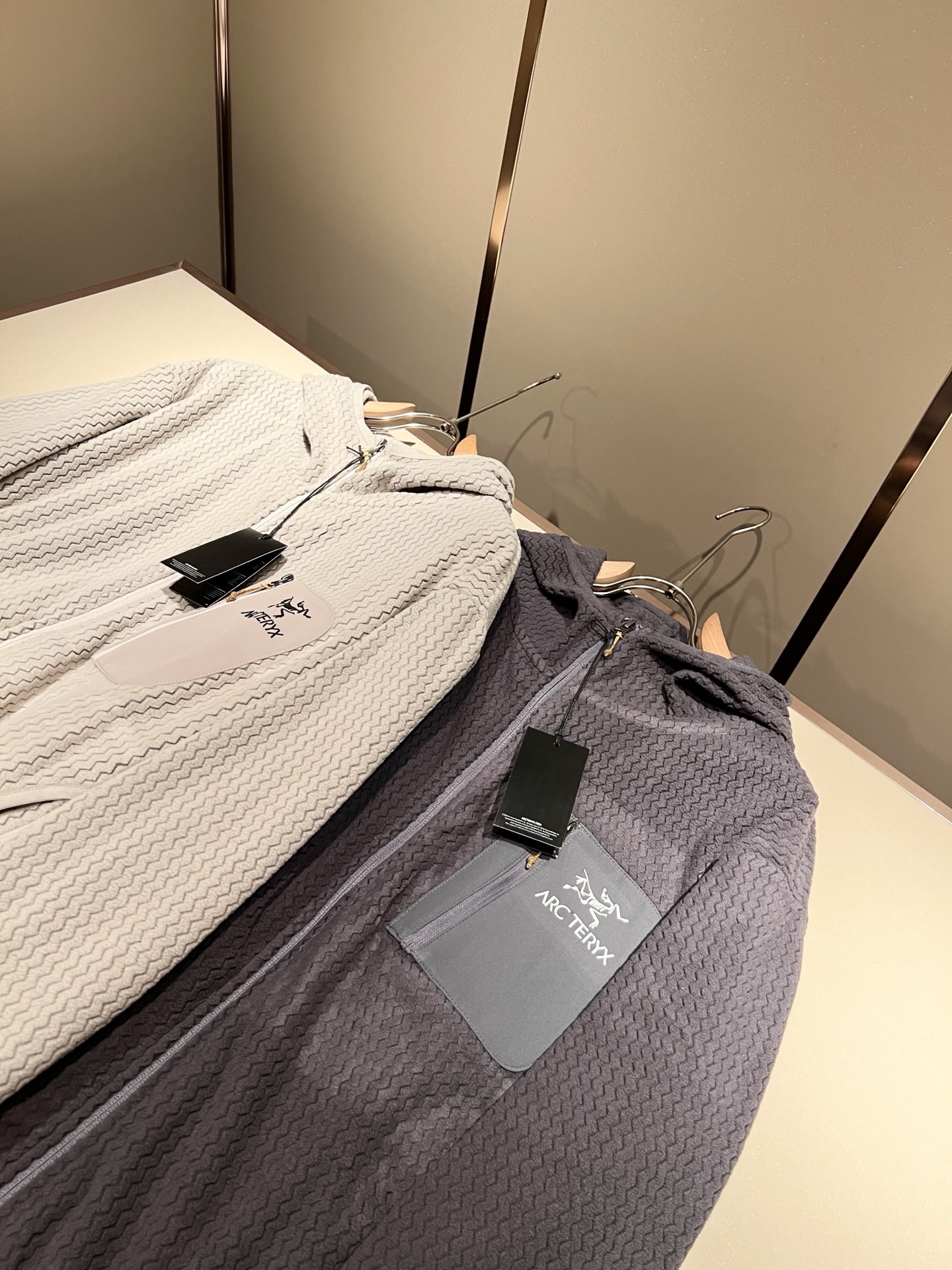 ARCTER*X始*祖鸟 2025秋冬新款男女同款👫夹克外套，户外品牌可能大家第一想到的就是加拿大鹅、始