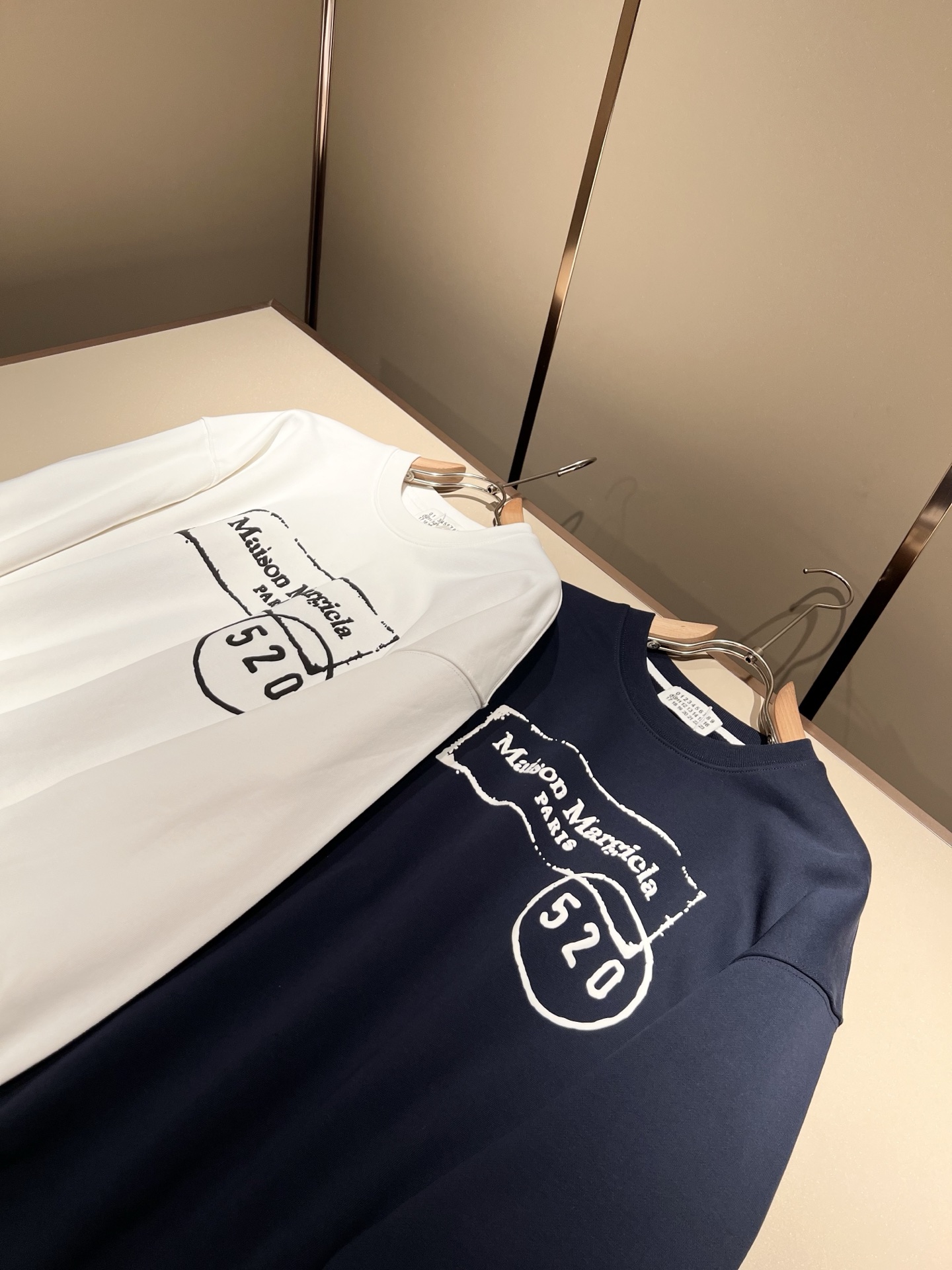 马吉拉 maison margiel 2025秋冬新款男女同款👫休闲卫衣，专柜同步发售！定制专属面料，胸