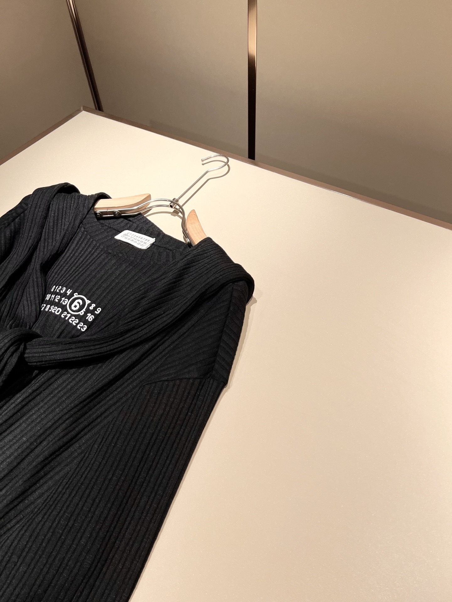 马吉拉 maison margiel 2025秋冬新款男女同款👫休闲针织羊毛衫，专柜同步发售！定制专属羊