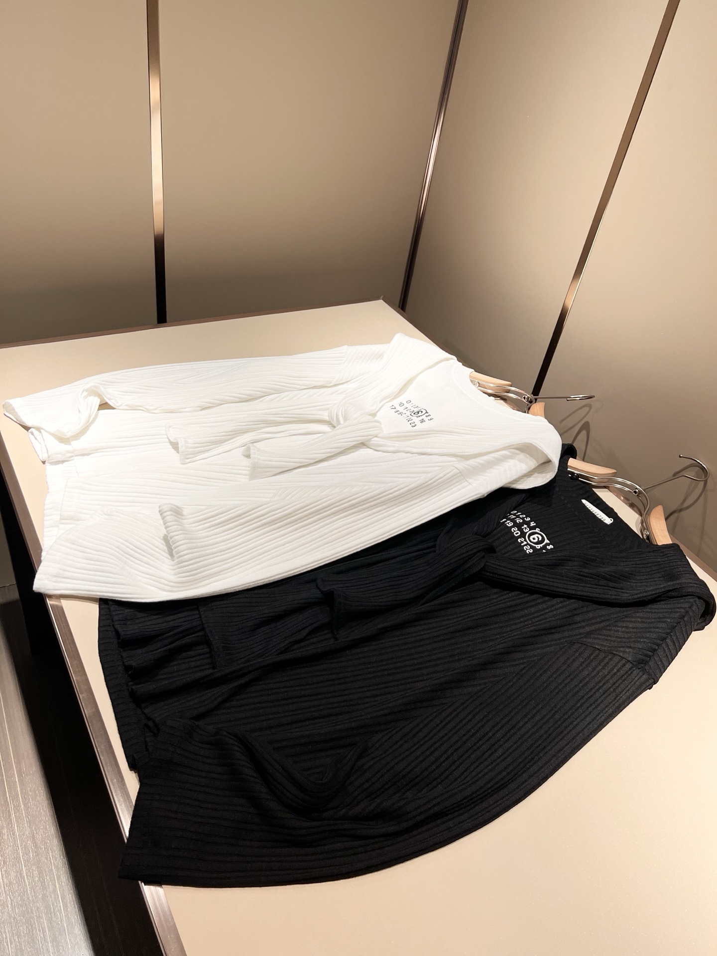 马吉拉 maison margiel 2025秋冬新款男女同款👫休闲针织羊毛衫，专柜同步发售！定制专属羊