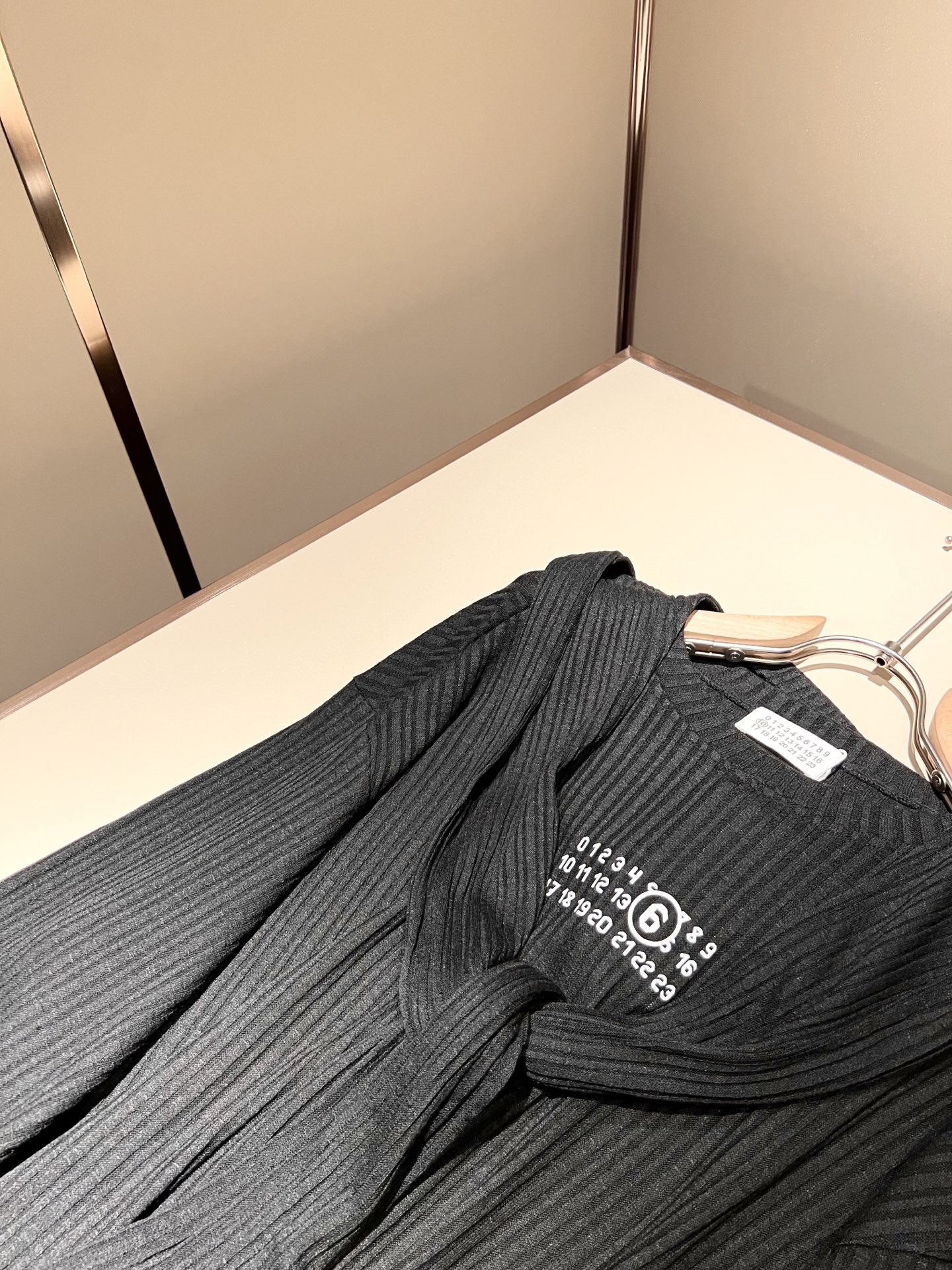 马吉拉 maison margiel 2025秋冬新款男女同款👫休闲针织羊毛衫，专柜同步发售！定制专属羊