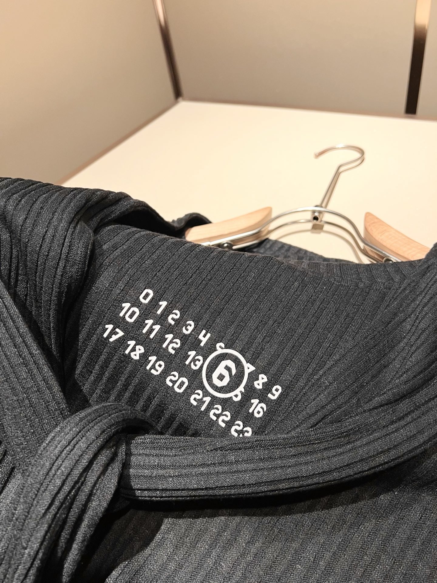 马吉拉 maison margiel 2025秋冬新款男女同款👫休闲针织羊毛衫，专柜同步发售！定制专属羊