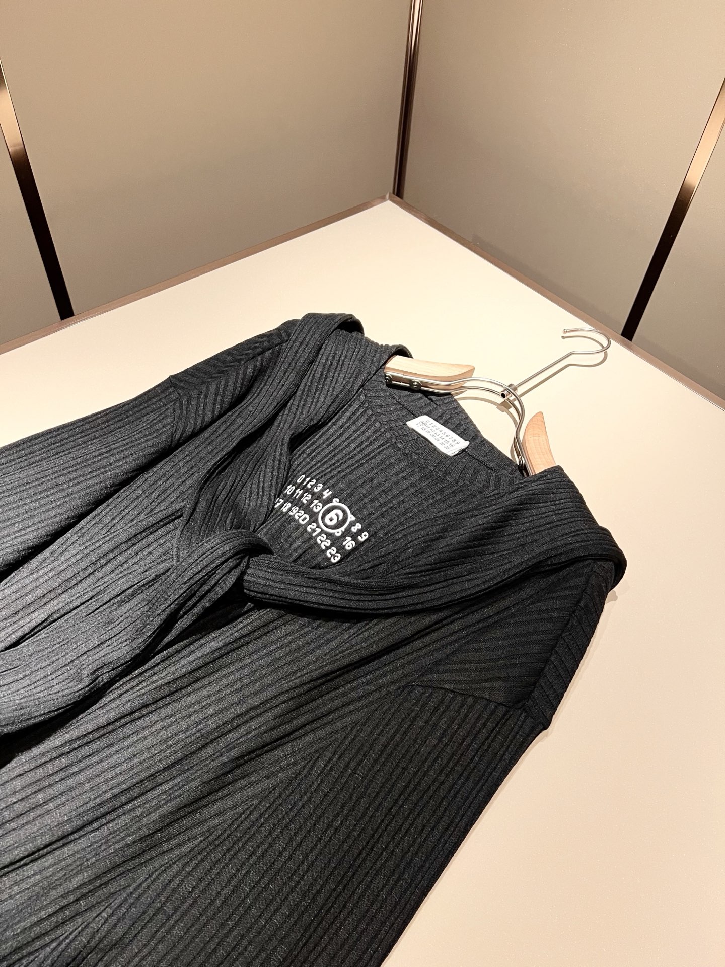 马吉拉 maison margiel 2025秋冬新款男女同款👫休闲针织羊毛衫，专柜同步发售！定制专属羊