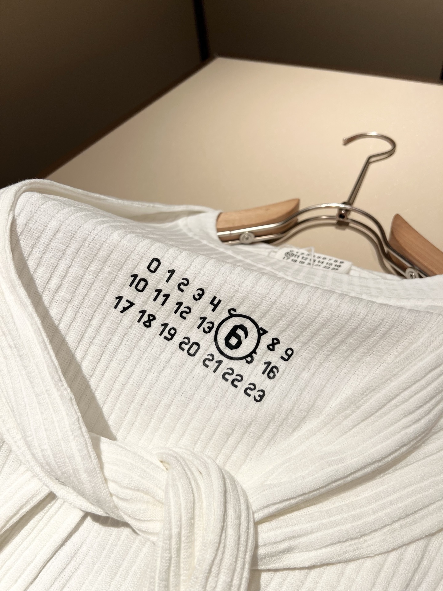 马吉拉 maison margiel 2025秋冬新款男女同款👫休闲针织羊毛衫，专柜同步发售！定制专属羊