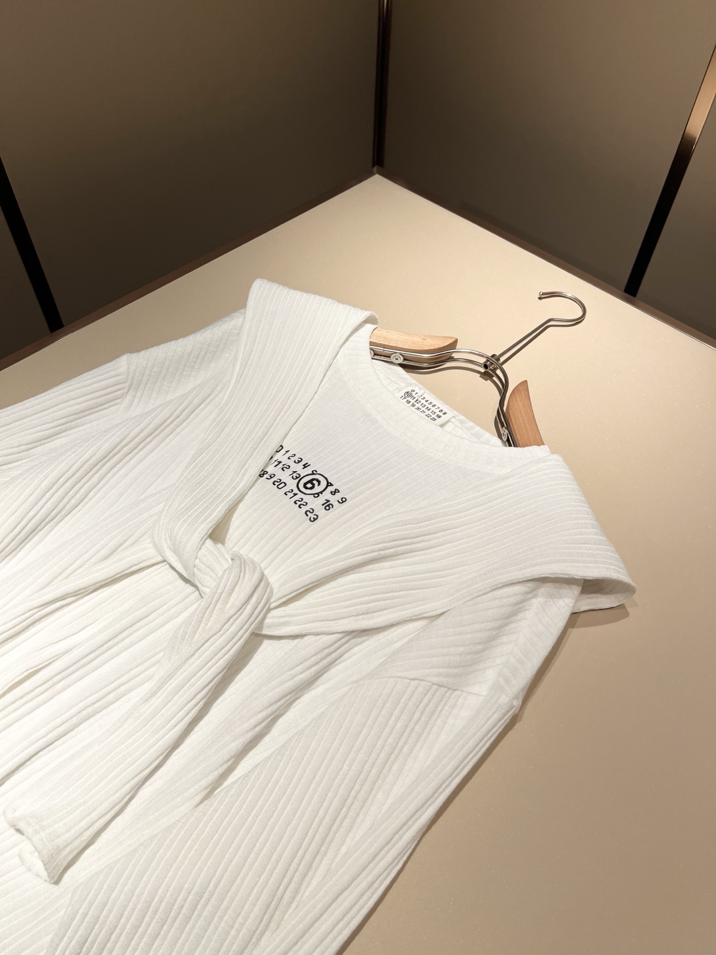 马吉拉 maison margiel 2025秋冬新款男女同款👫休闲针织羊毛衫，专柜同步发售！定制专属羊