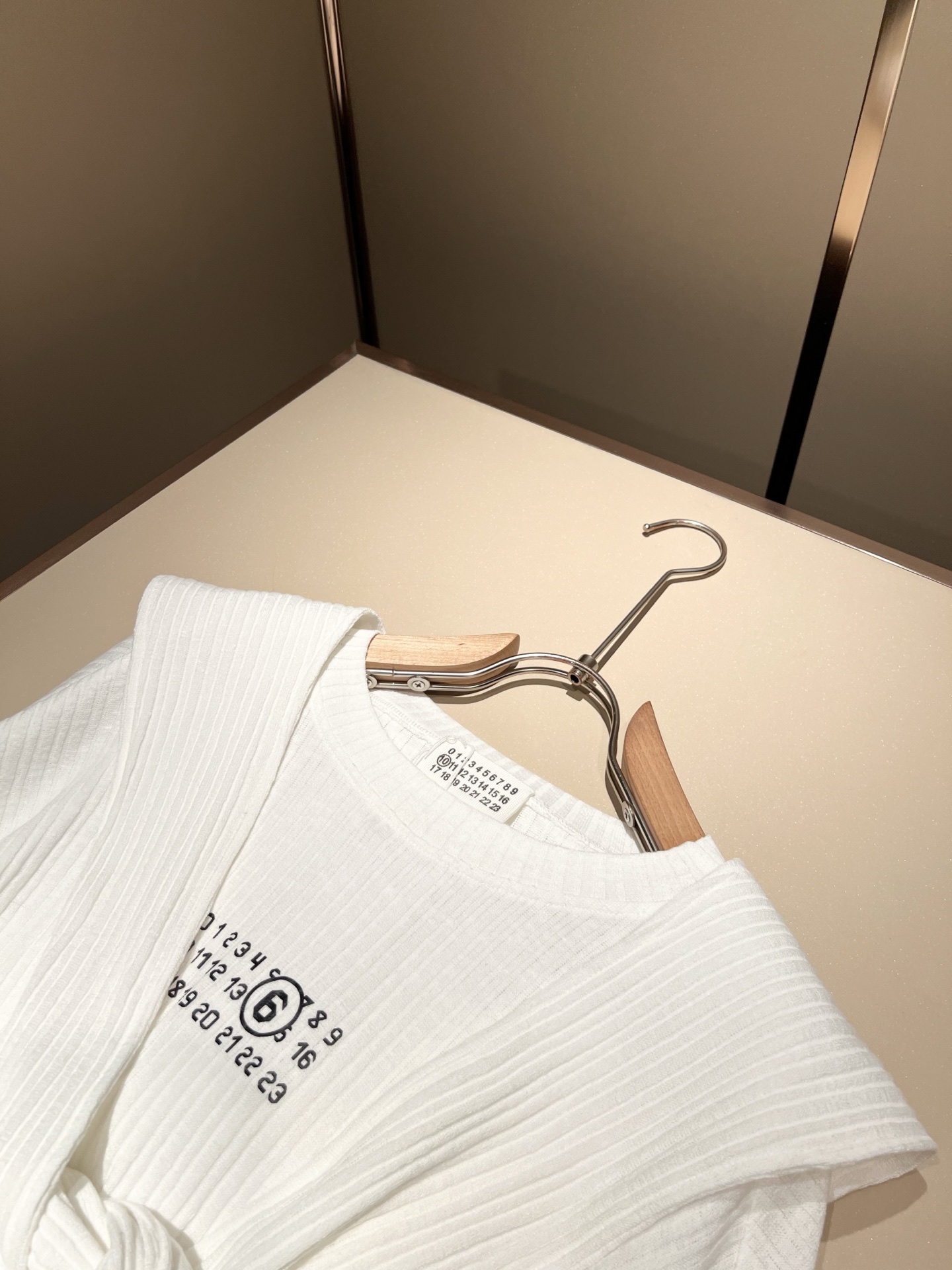 马吉拉 maison margiel 2025秋冬新款男女同款👫休闲针织羊毛衫，专柜同步发售！定制专属羊