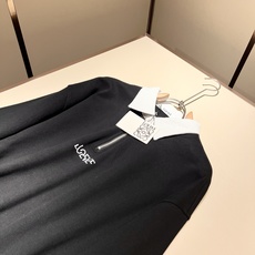LouisVuitt*路易*登 2025秋冬全新系列单品上线,非常时髦前卫的一款男女同款👫长袖卫衣,胸前 LouisVuitt*路易*登 2025秋冬全新系列单品上线,非常时髦前卫的一款男女同款👫长袖卫衣,胸前