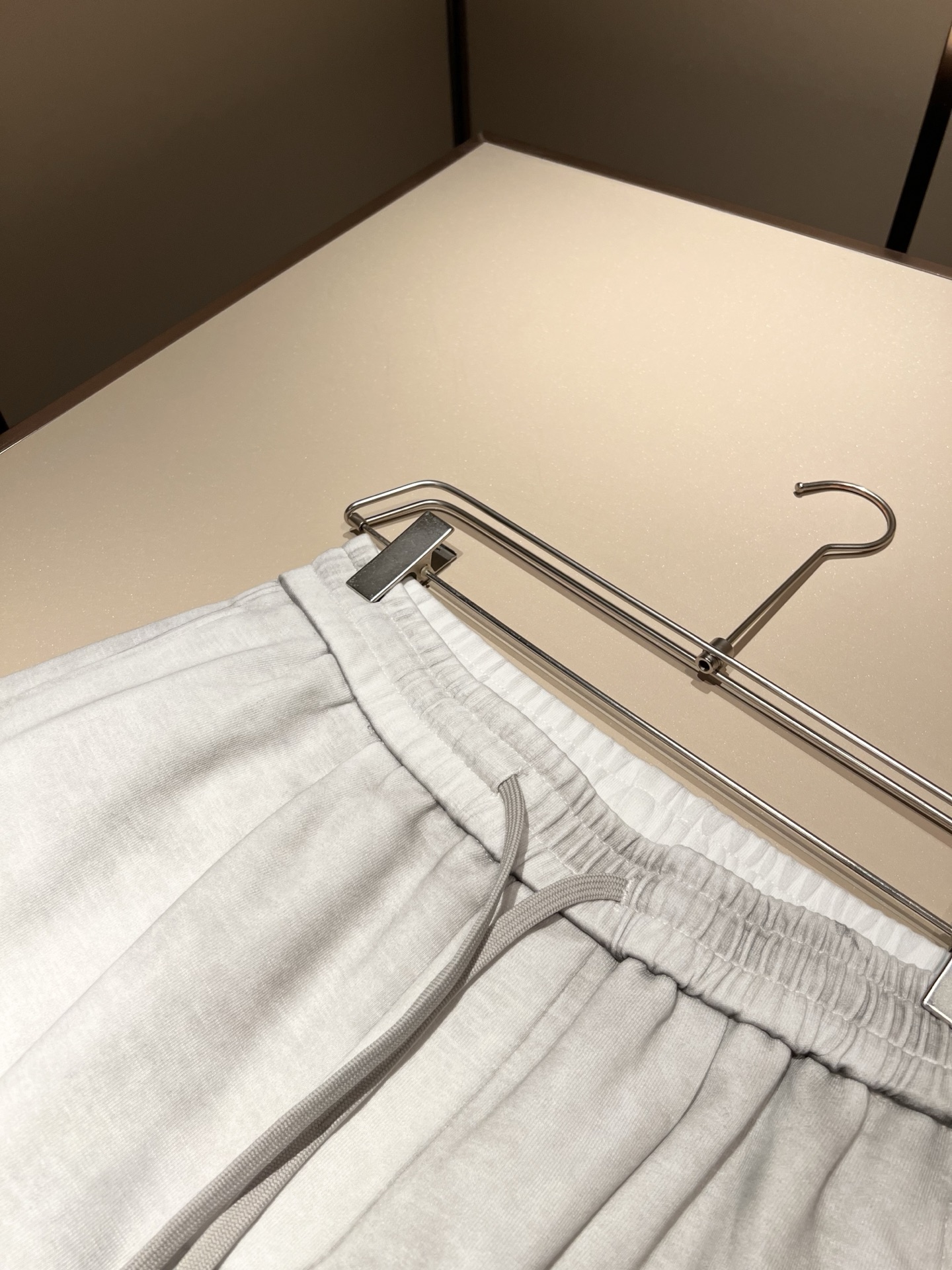 LO*WE/罗*威2025秋冬新品男士时装款高端休闲裤，香港洋行渠道货，日本原厂出品，纯血统品质，完美延