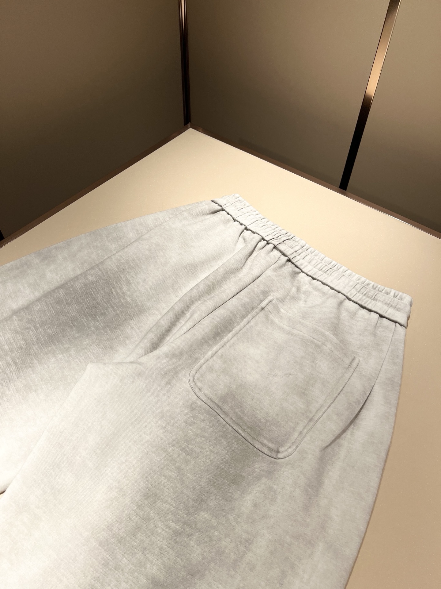 LO*WE/罗*威2025秋冬新品男士时装款高端休闲裤，香港洋行渠道货，日本原厂出品，纯血统品质，完美延