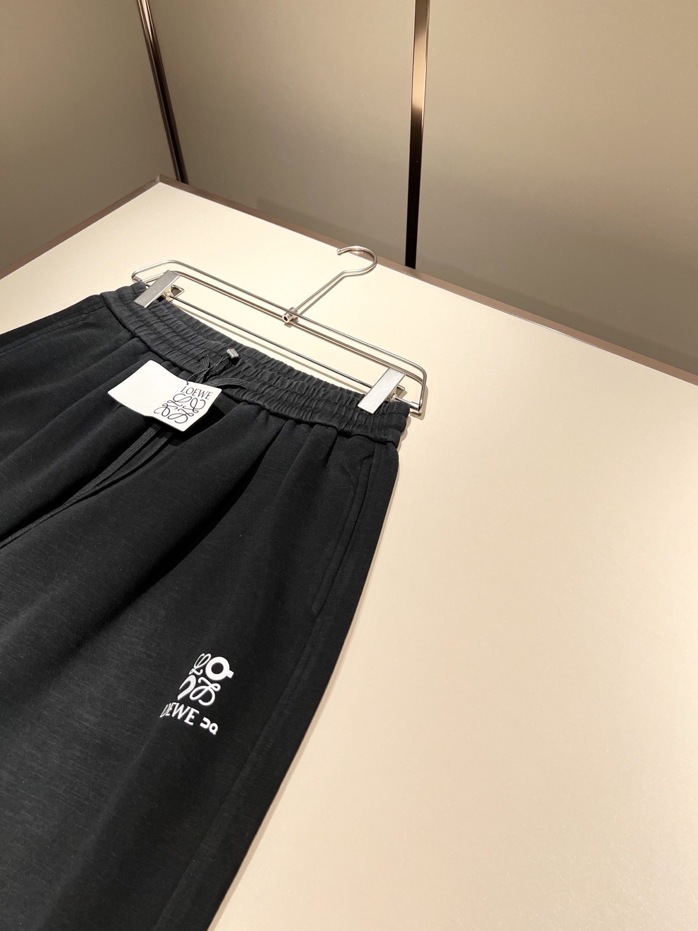 LO*WE/罗*威2025秋冬新品男士时装款高端休闲裤，香港洋行渠道货，日本原厂出品，纯血统品质，完美延