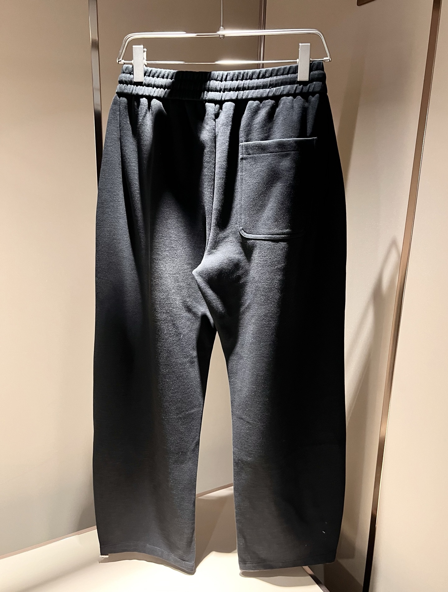 LO*WE/罗*威2025秋冬新品男士时装款高端休闲裤，香港洋行渠道货，日本原厂出品，纯血统品质，完美延