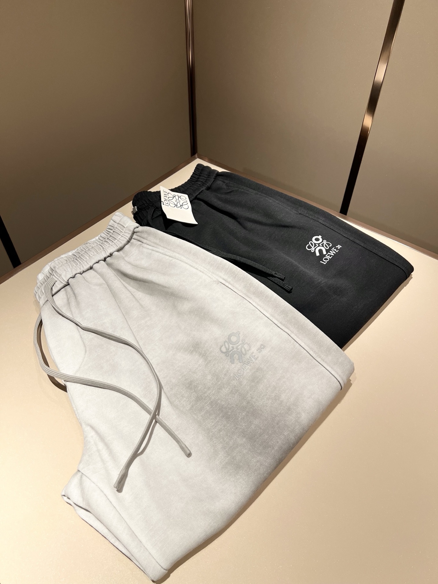 LO*WE/罗*威2025秋冬新品男士时装款高端休闲裤，香港洋行渠道货，日本原厂出品，纯血统品质，完美延