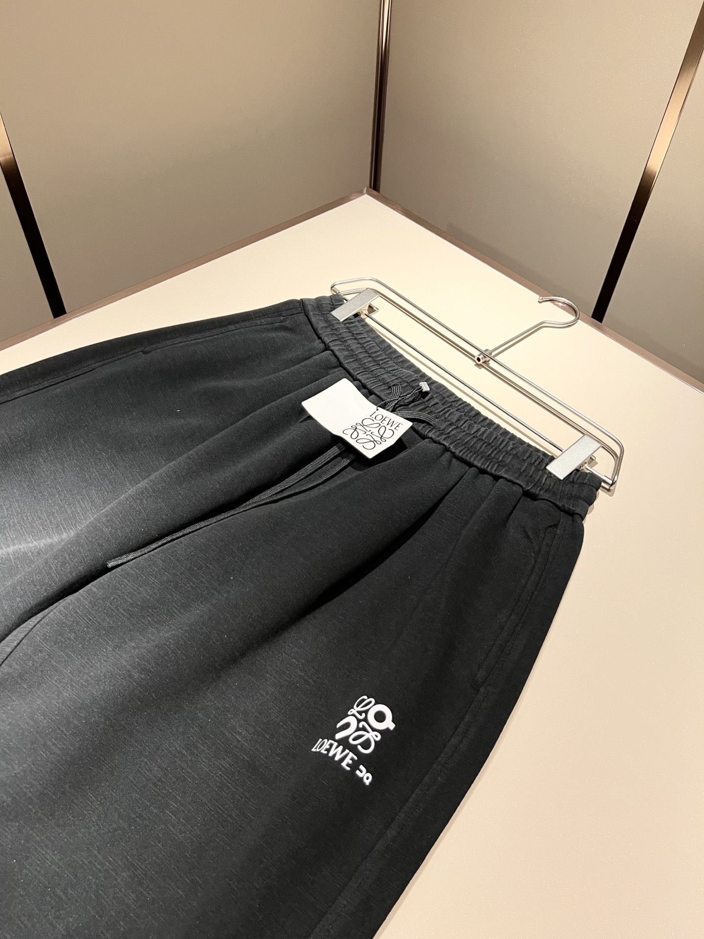 LO*WE/罗*威2025秋冬新品男士时装款高端休闲裤，香港洋行渠道货，日本原厂出品，纯血统品质，完美延